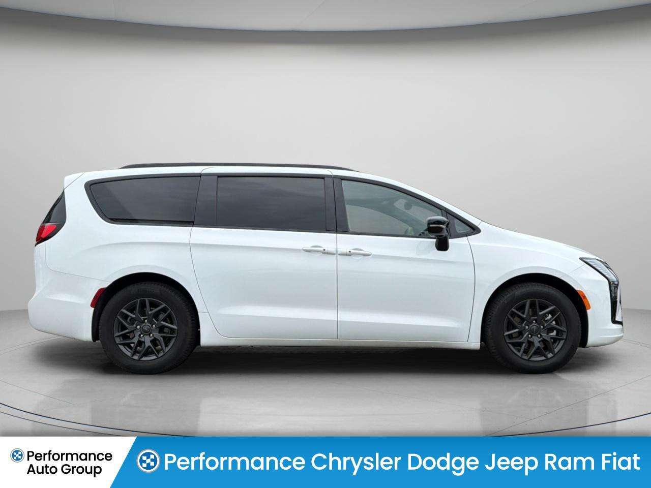 2027 Chrysler Pacifica Select — снимка 5