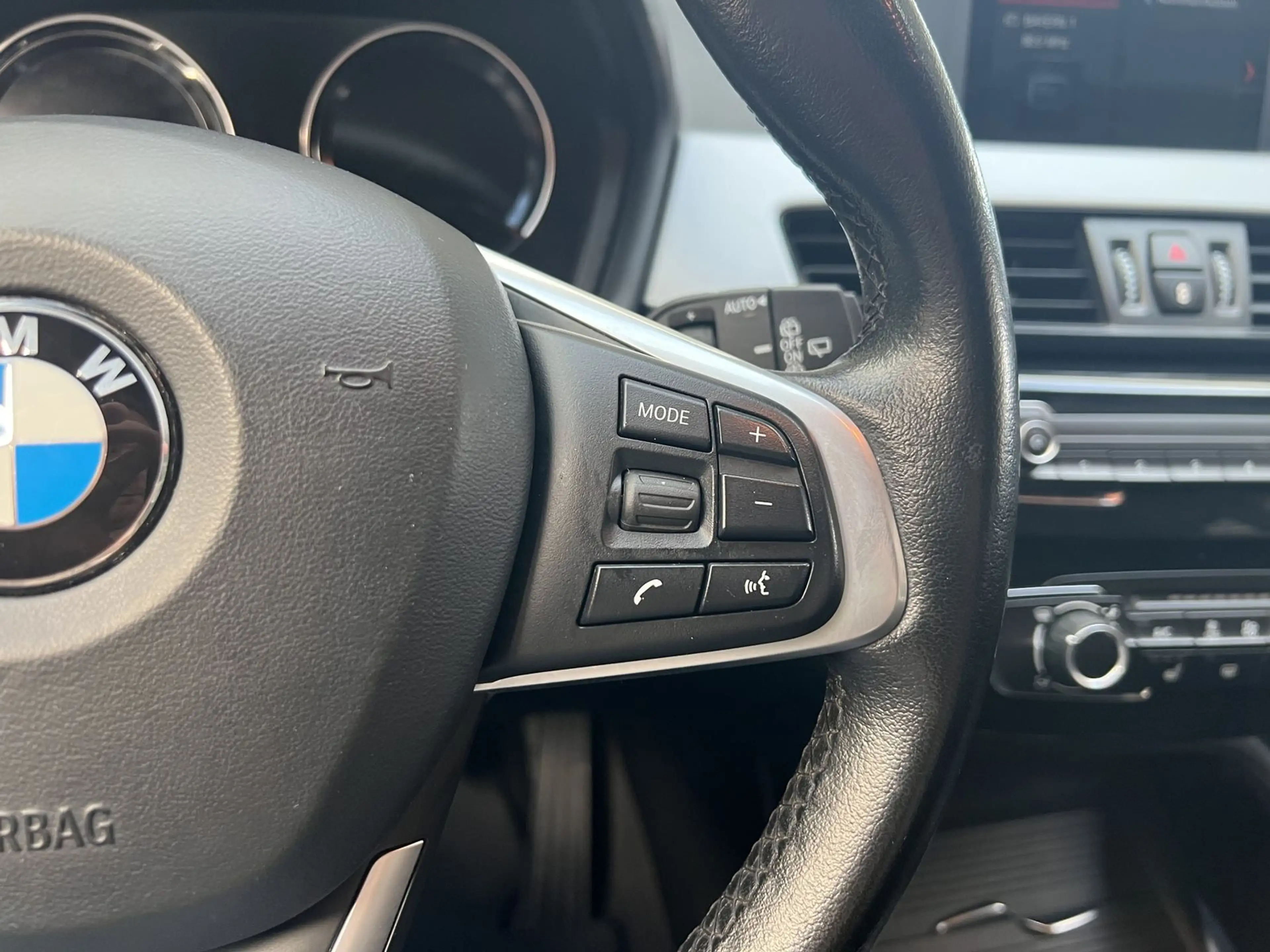 BMW X1 xDrive 18d AHK PDC SHZ Klima Tempomat — photo 13