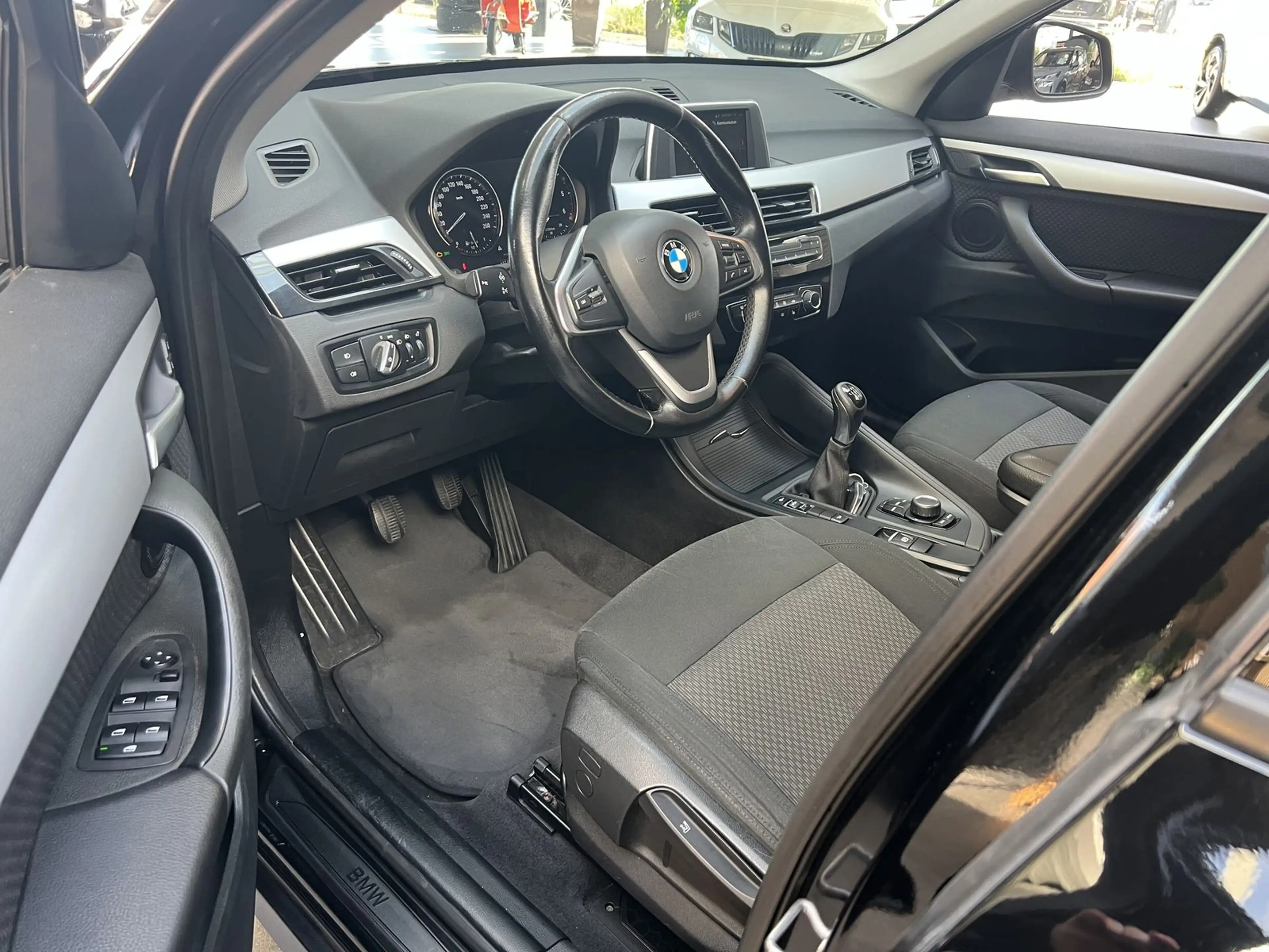 BMW X1 xDrive 18d AHK PDC SHZ Klima Tempomat — photo 8
