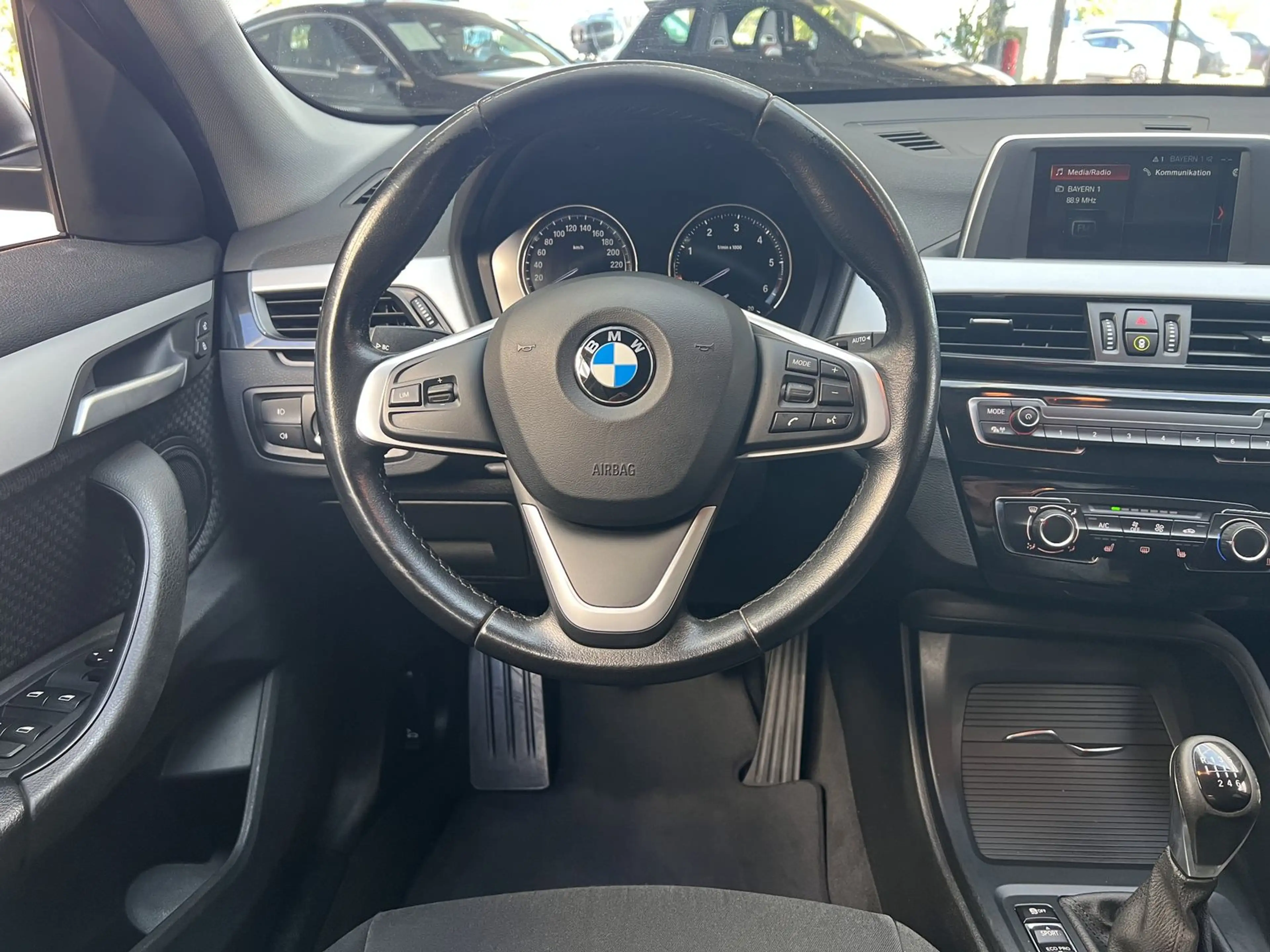 BMW X1 xDrive 18d AHK PDC SHZ Klima Tempomat — photo 11