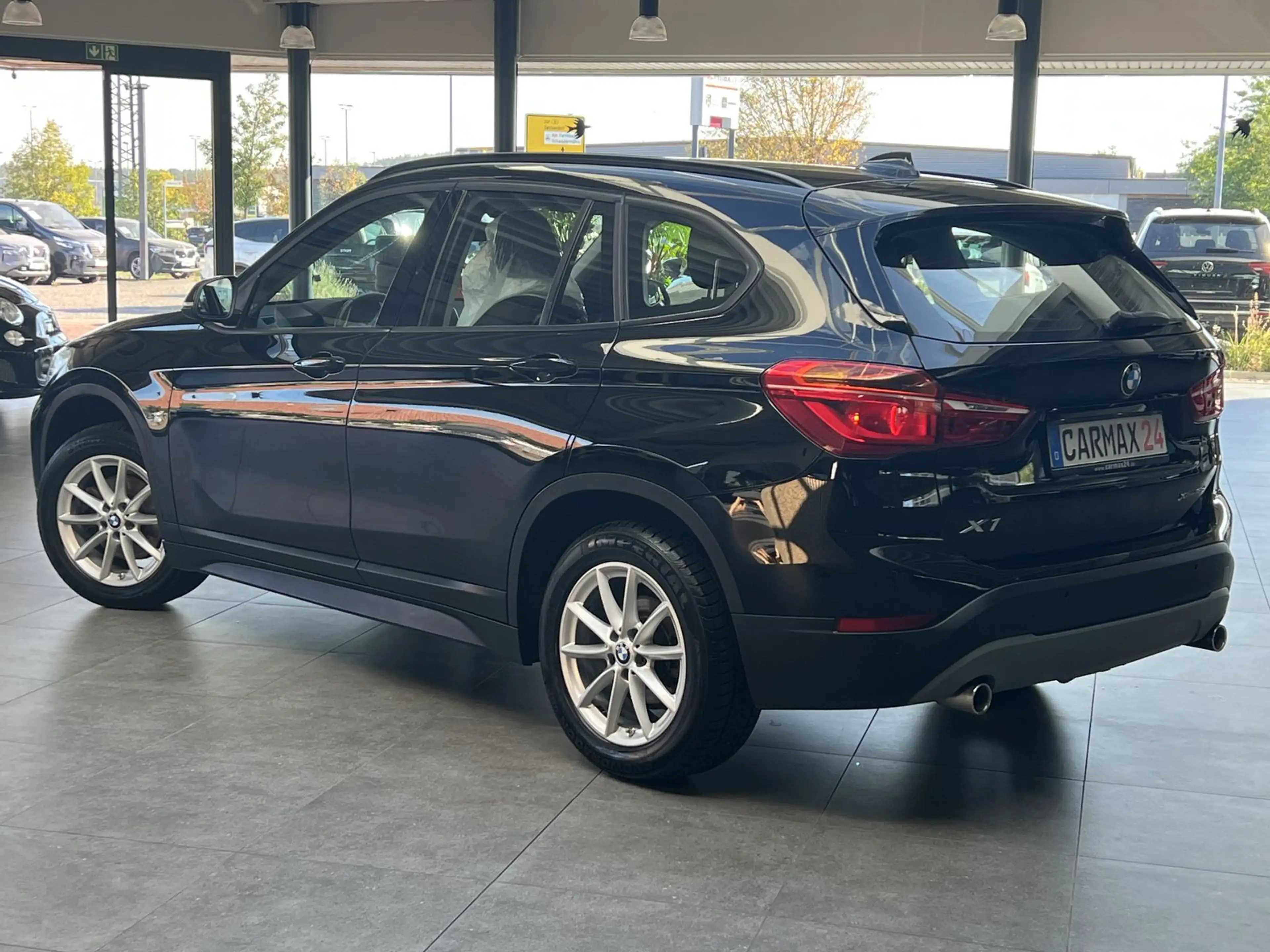 BMW X1 xDrive 18d AHK PDC SHZ Klima Tempomat — photo 6