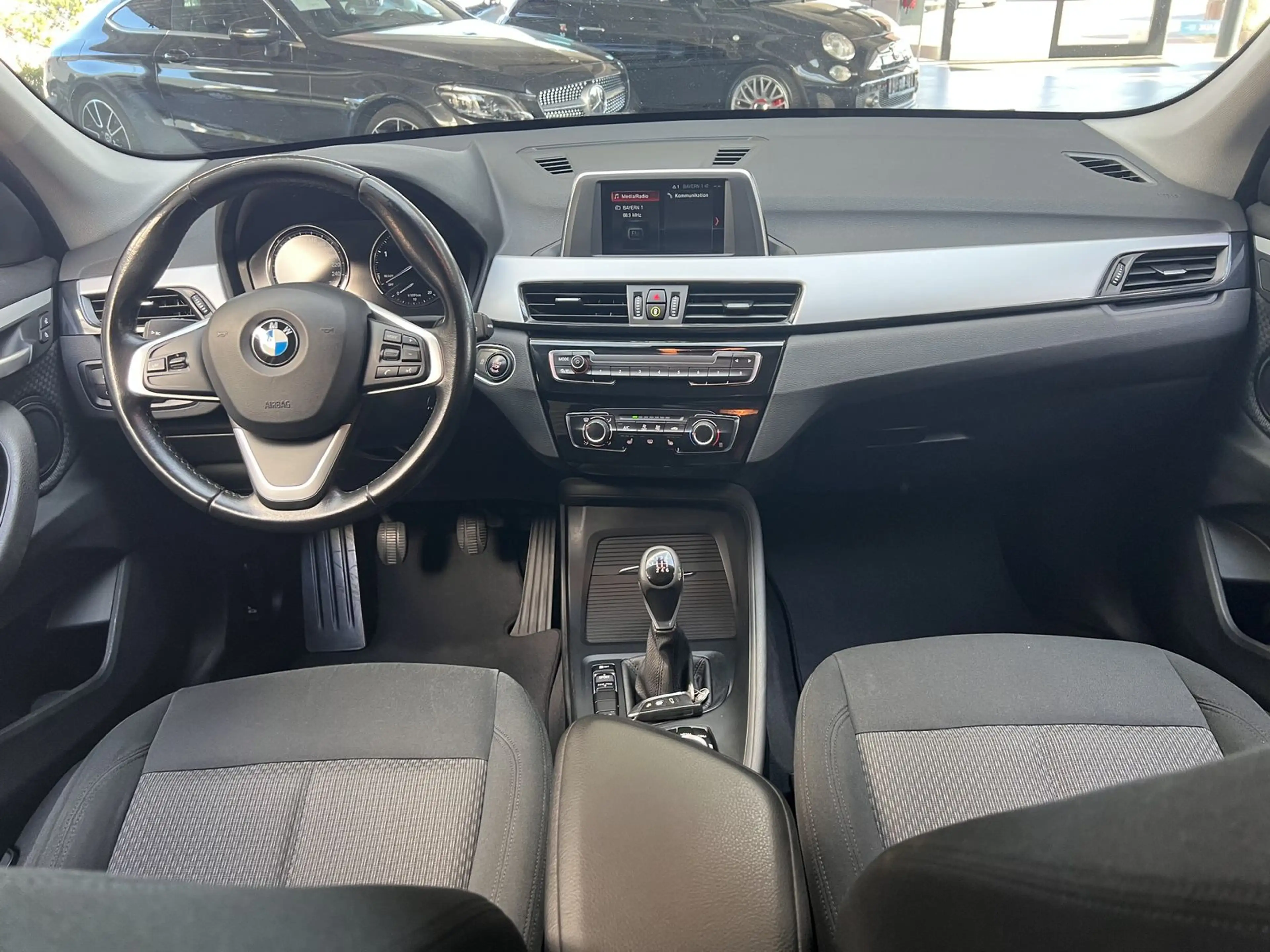 BMW X1 xDrive 18d AHK PDC SHZ Klima Tempomat — photo 10