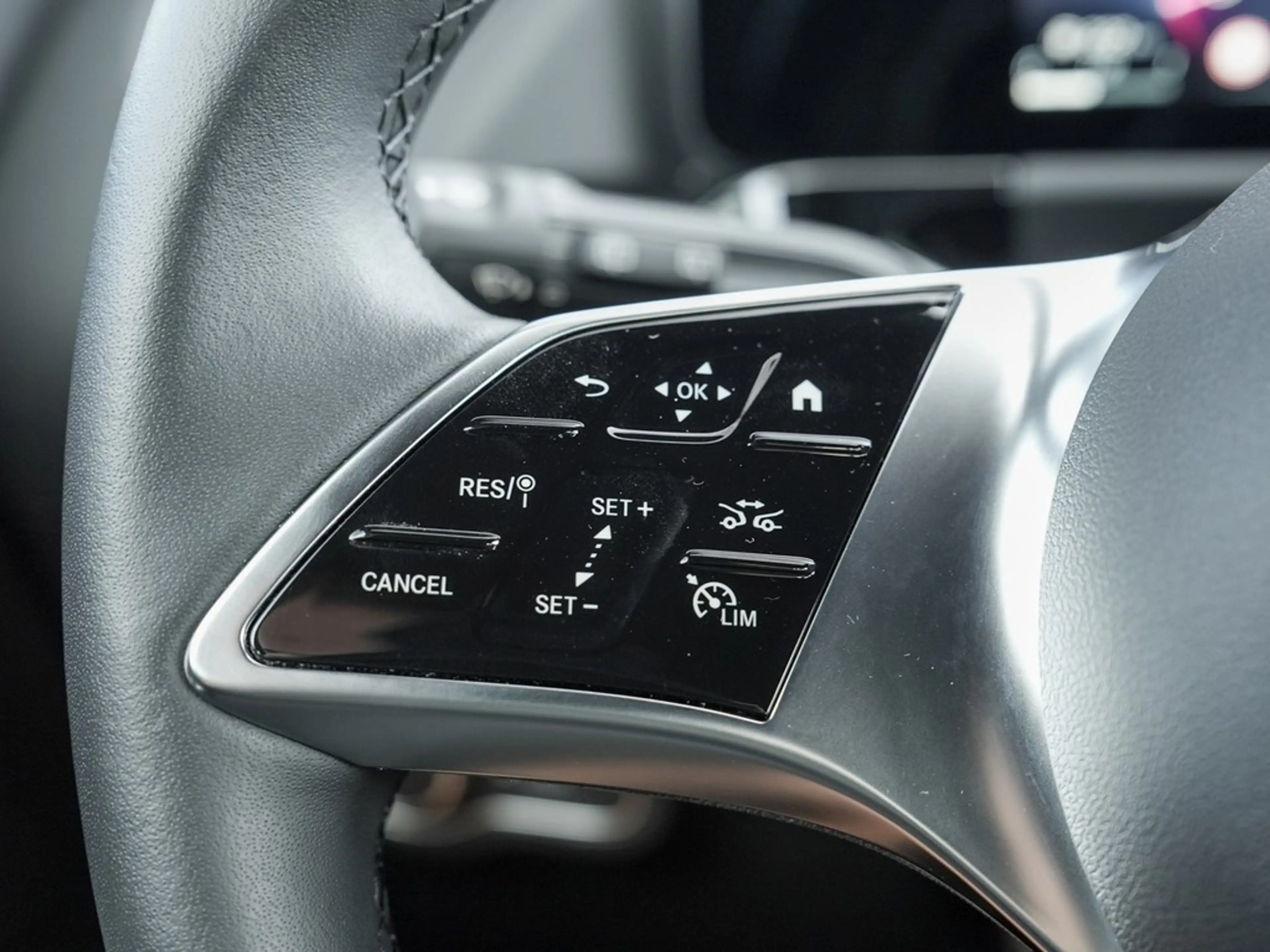 Mercedes-Benz GLA 200 Desingpaket Advanced *LED*AHK*Navi*Kamera*Kessy... — photo 15