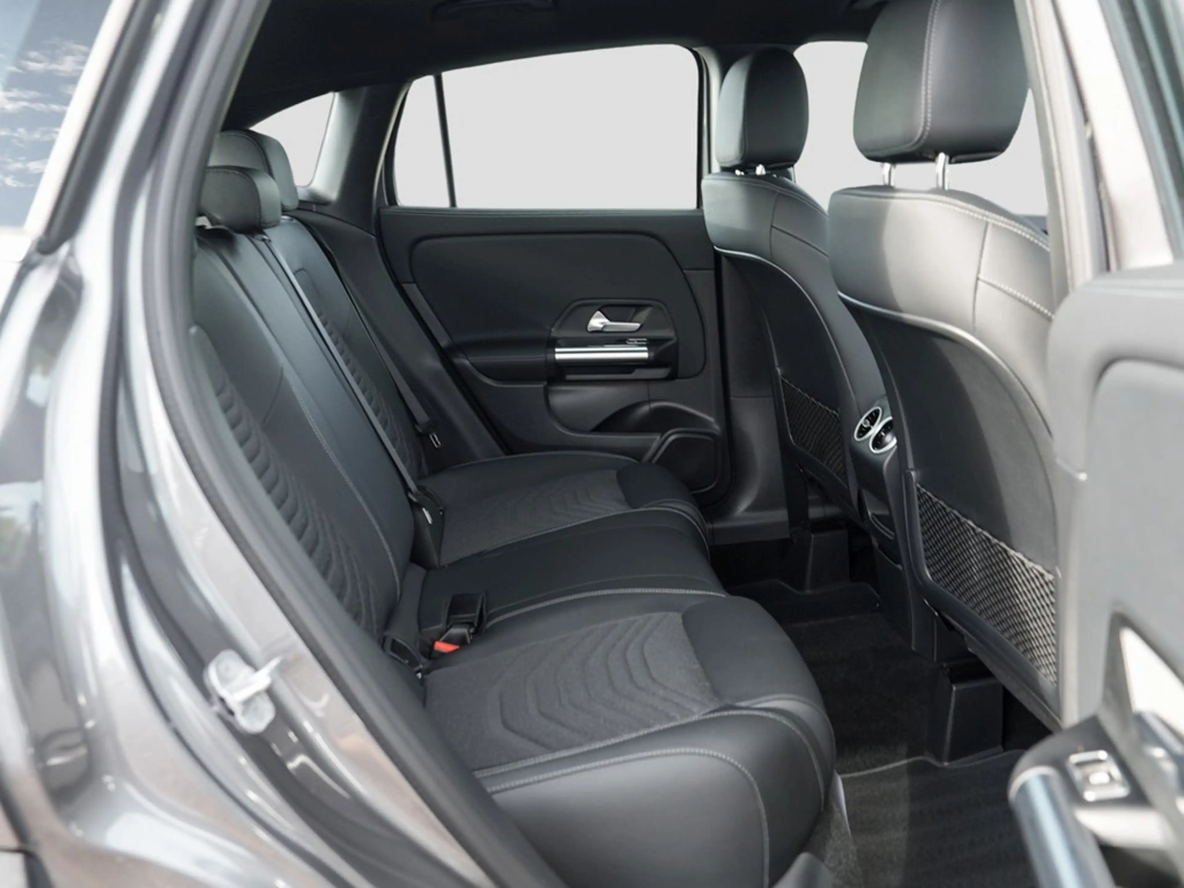 Mercedes-Benz GLA 200 Desingpaket Advanced *LED*AHK*Navi*Kamera*Kessy... — photo 10