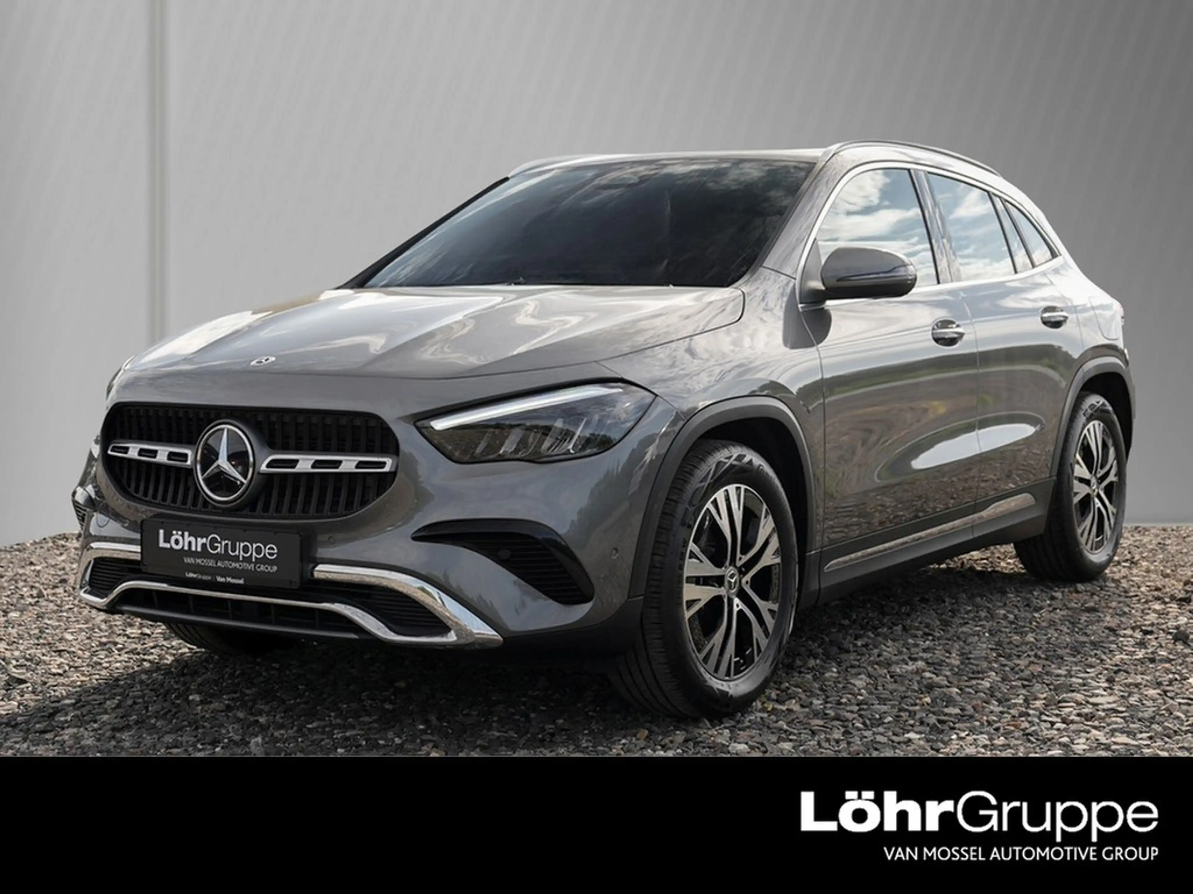 Mercedes-Benz GLA 200 Desingpaket Advanced *LED*AHK*Navi*Kamera*Kessy...