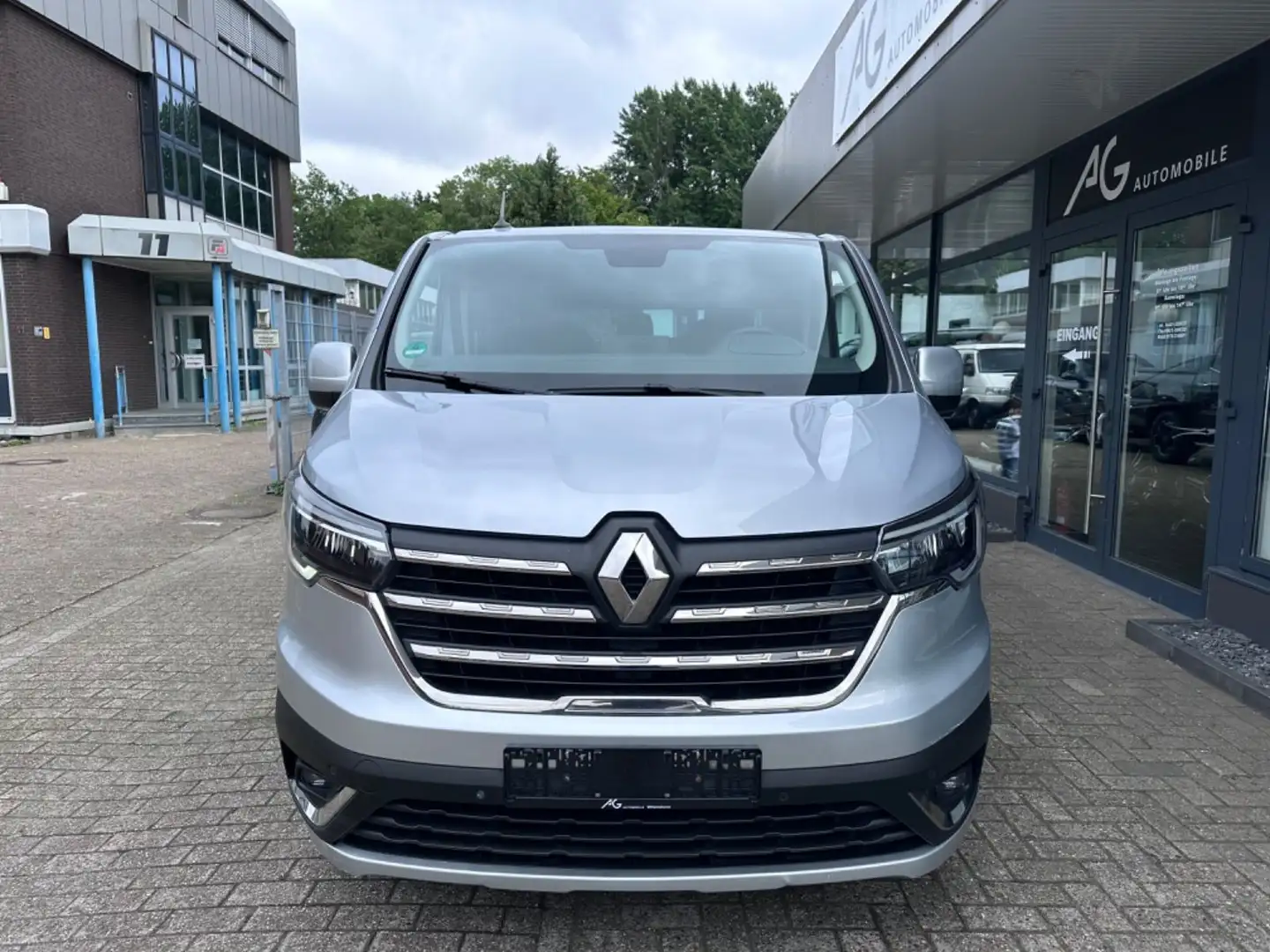 Renault Trafic Combi L2H1 3,0t  Life*Kamera*8-Sitzer* Silber - 2