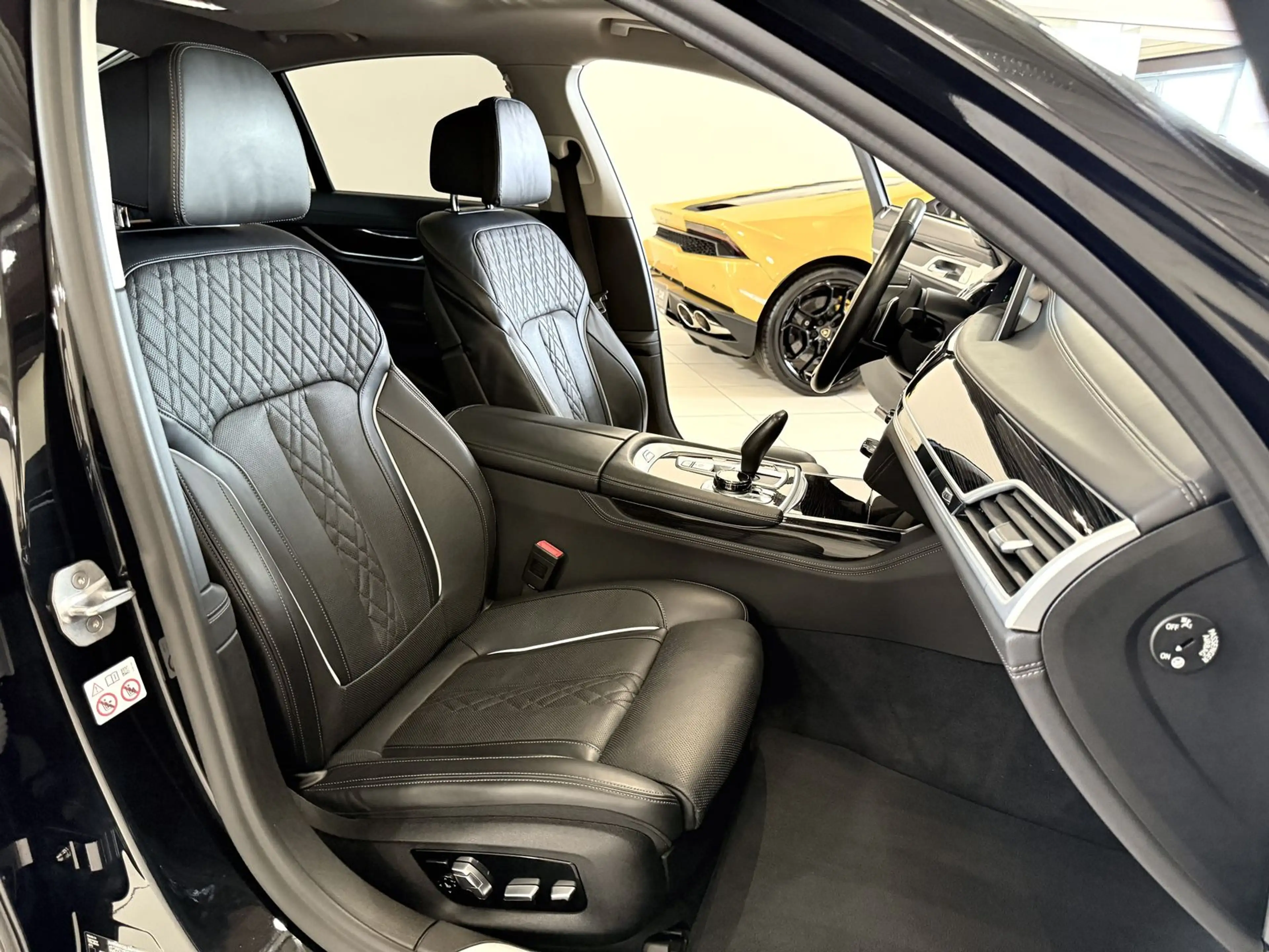 BMW 750 i xDrive *Exclusiv-Innovation-HUD-SD-H&K-TV — photo 9