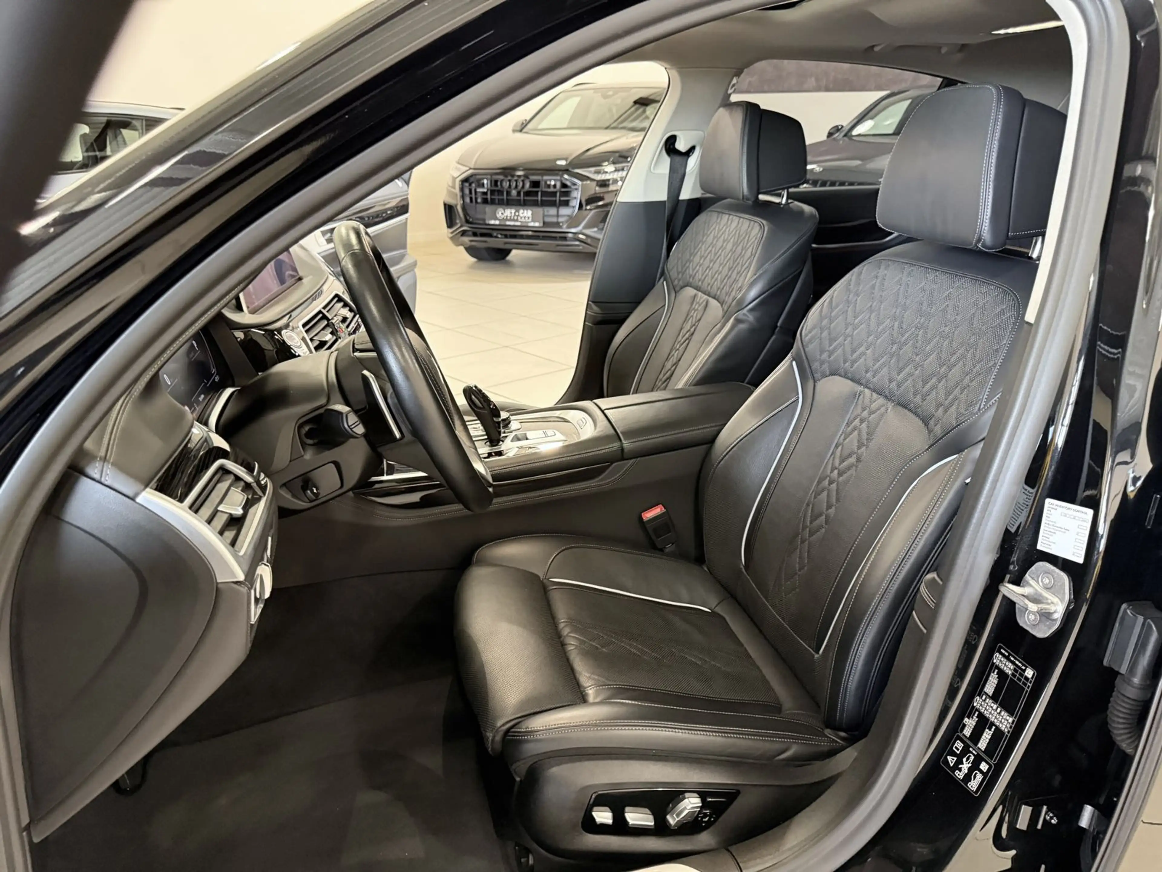 BMW 750 i xDrive *Exclusiv-Innovation-HUD-SD-H&K-TV — photo 11