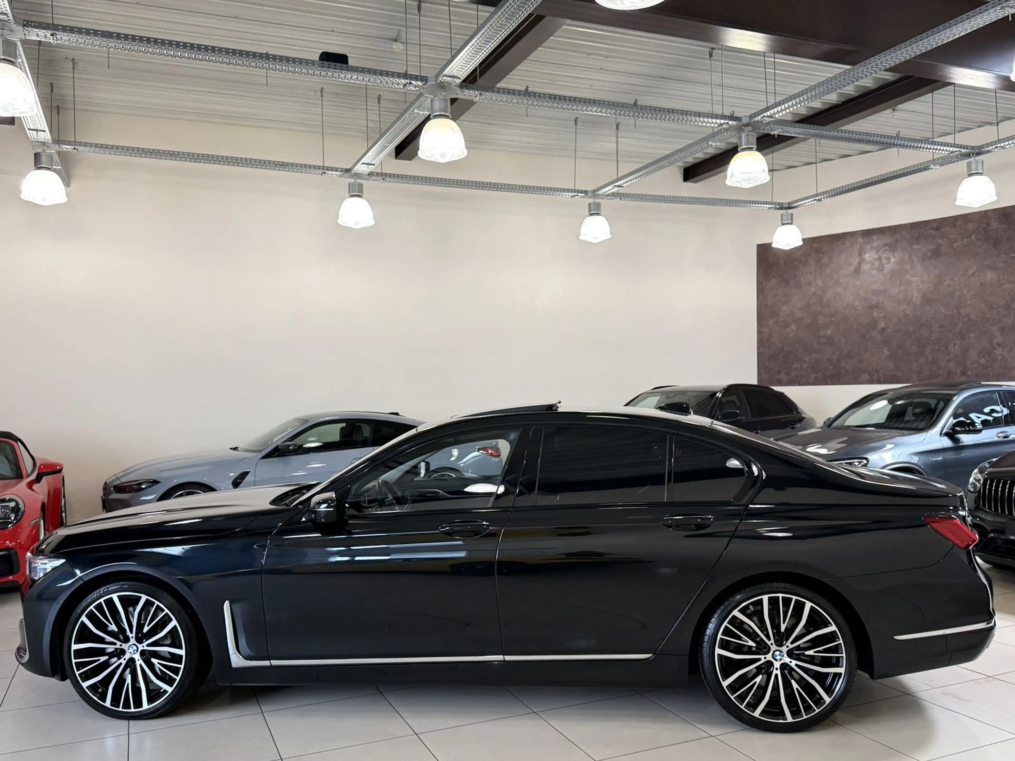 BMW 750 i xDrive *Exclusiv-Innovation-HUD-SD-H&K-TV — photo 3