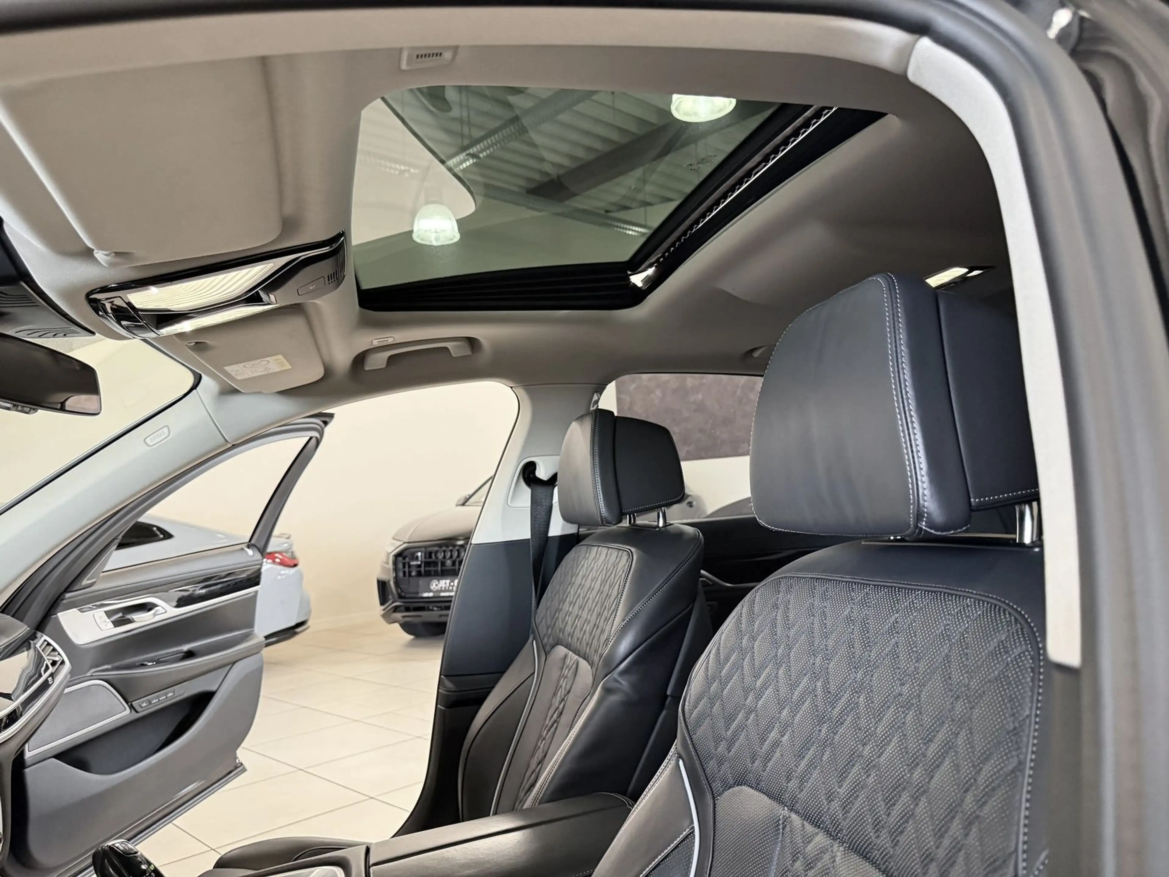 BMW 750 i xDrive *Exclusiv-Innovation-HUD-SD-H&K-TV — photo 14