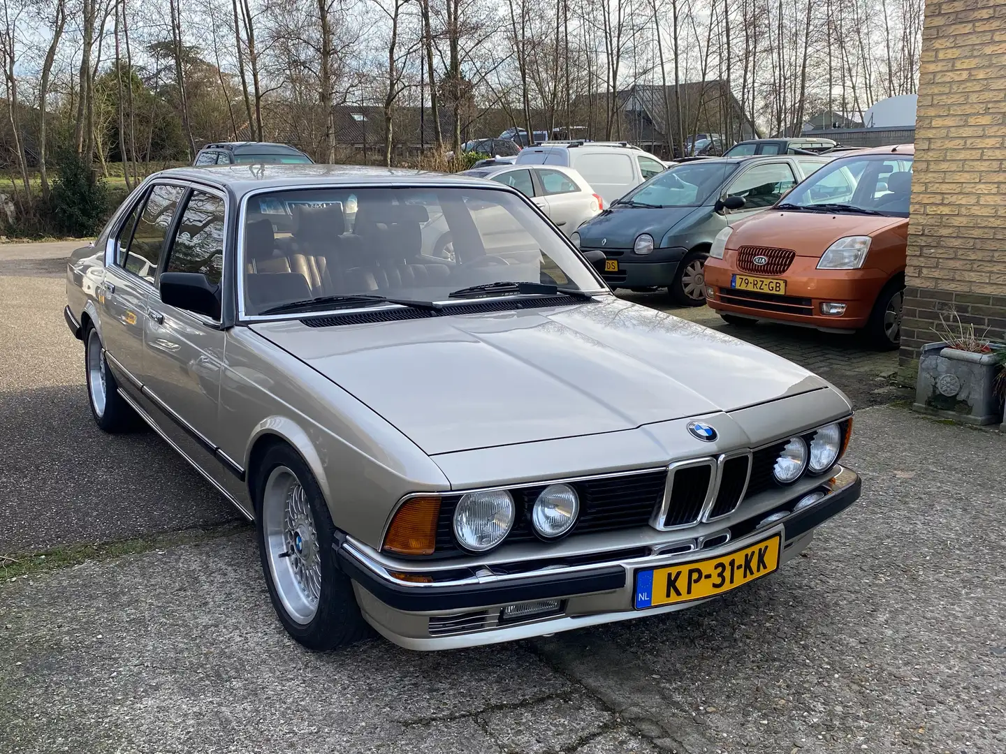 BMW 745 i Turbo Бежевий - 1