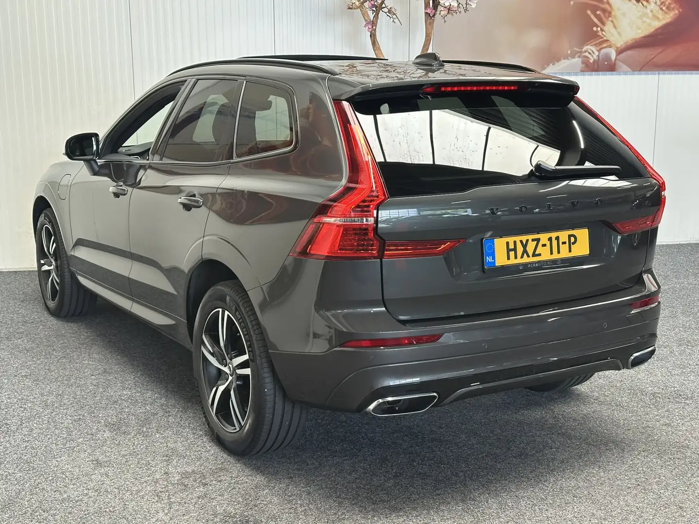 Volvo XC60 2.0 RECHARGE T6 AWD R-DESIGN PANORAMADAK 360 CAMER Grijs - 2