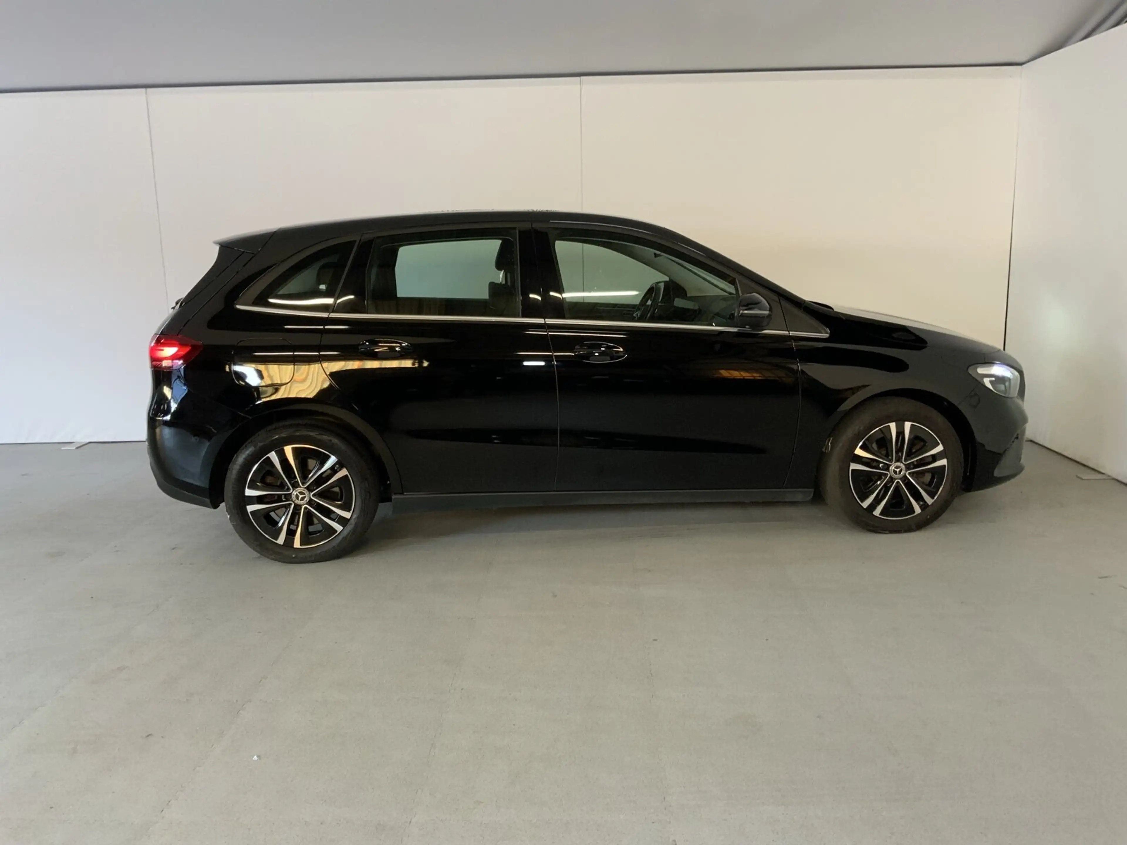 Mercedes-Benz B 250 B 250 e AHK Rückfahrkamera Apple CarPlay — photo 4