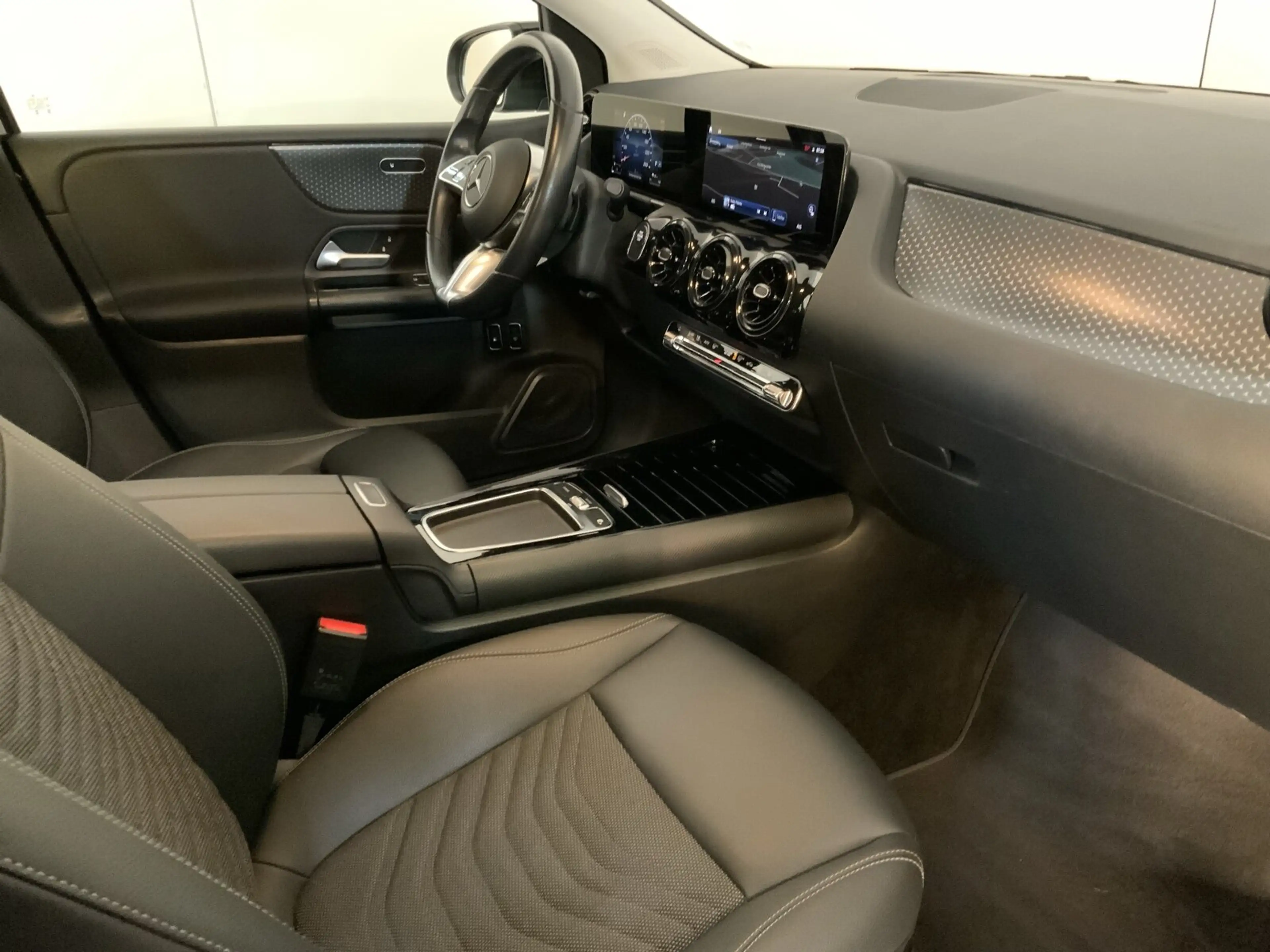 Mercedes-Benz B 250 B 250 e AHK Rückfahrkamera Apple CarPlay — photo 13