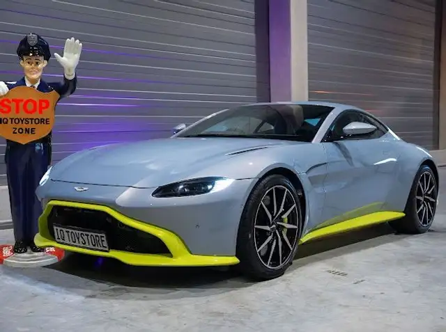 Aston Martin V8 4.0 V8  375KW  Mako Blue Top Zustand!