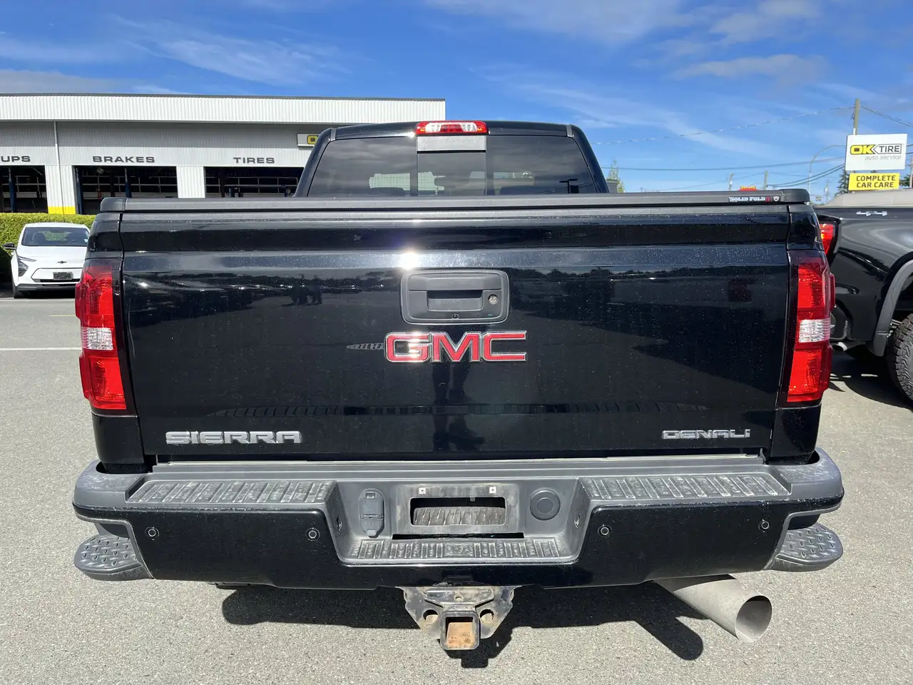 GMC Sierra 3500HD photo GMC Sierra 3500HD
