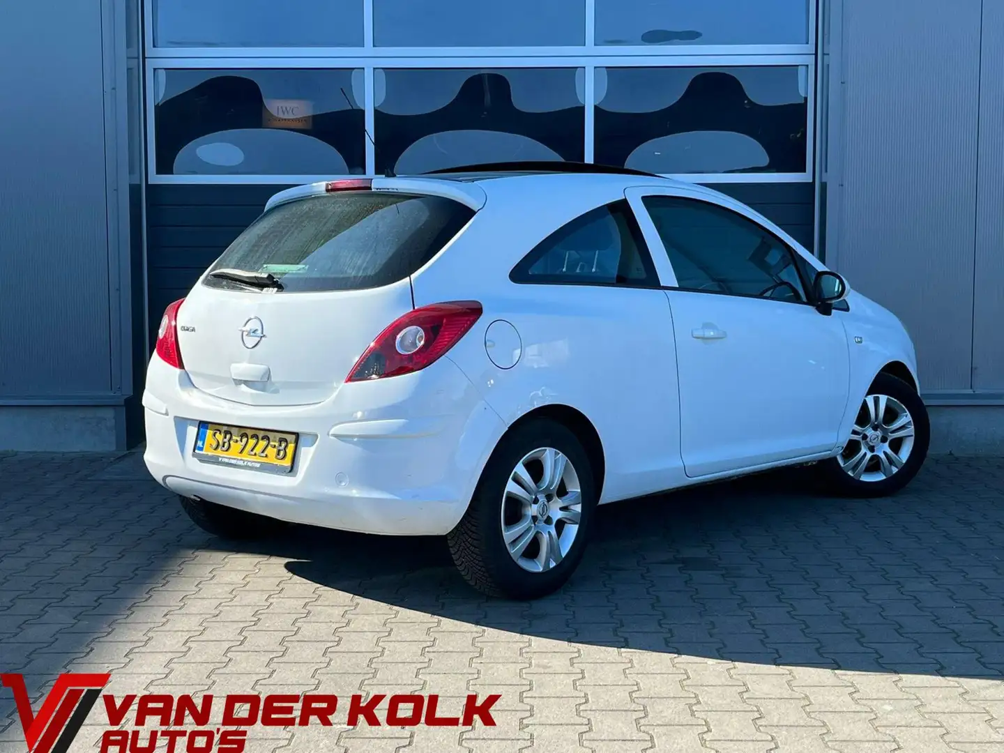 Opel Corsa 1.4-16V Business Panorama Airco APK 2026-04 Wit - 2
