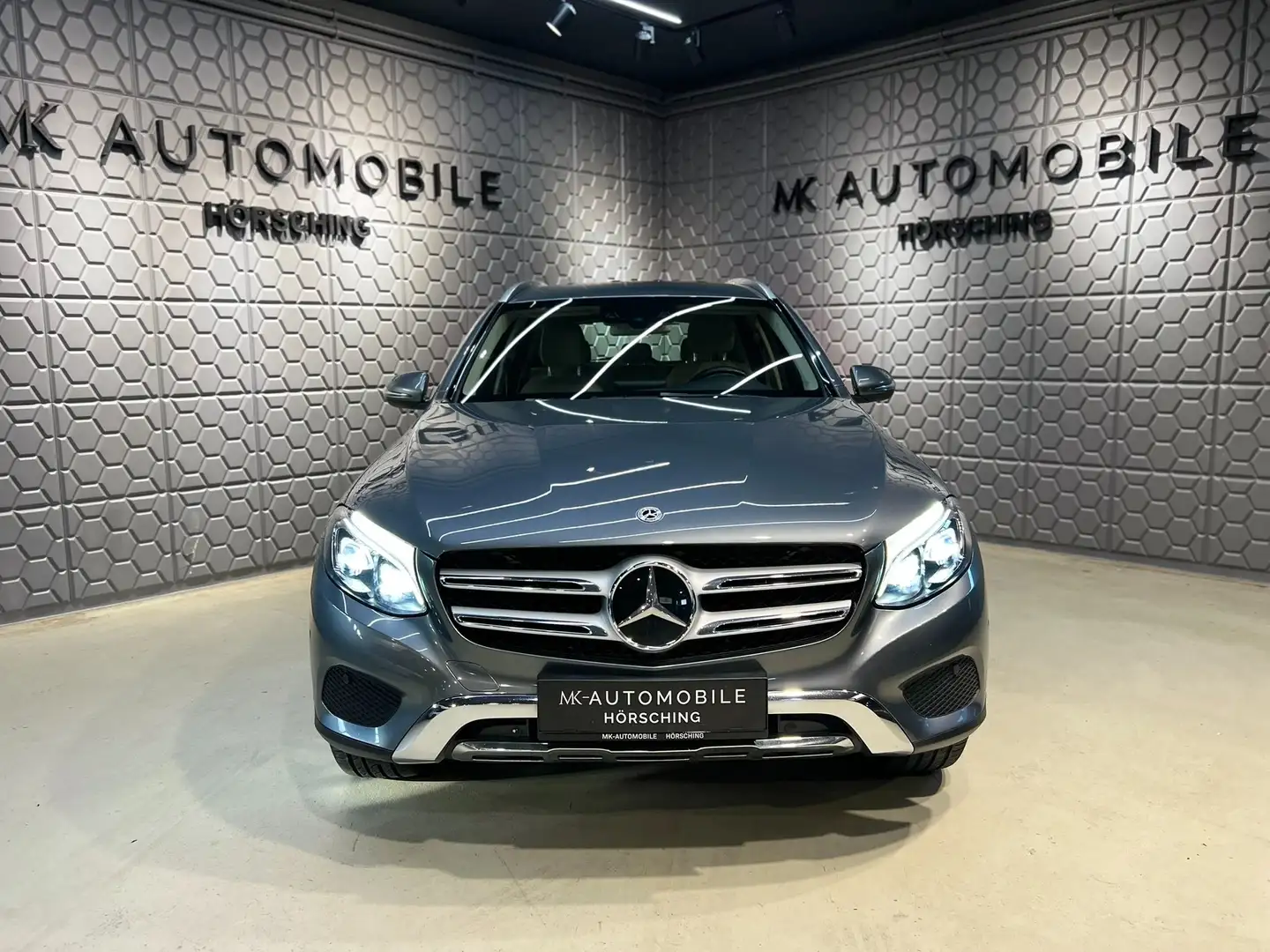 Mercedes-Benz GLC 250 d4Matic**HUD*RFK*AHK*STANDHEIZUNG*BURMESTER*ISOFIX Grau - 2