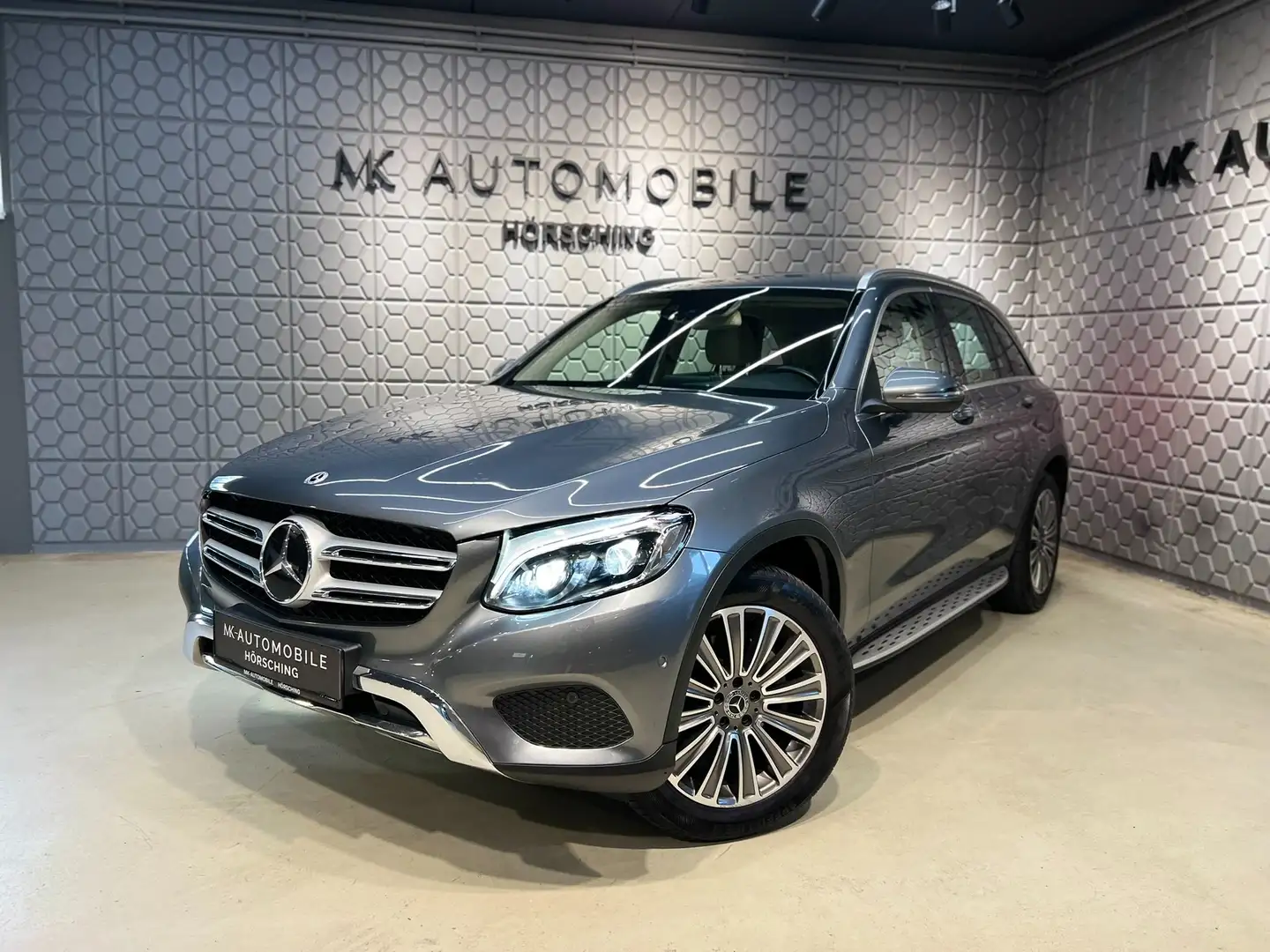 Mercedes-Benz GLC 250 d4Matic**HUD*RFK*AHK*STANDHEIZUNG*BURMESTER*ISOFIX Grau - 1