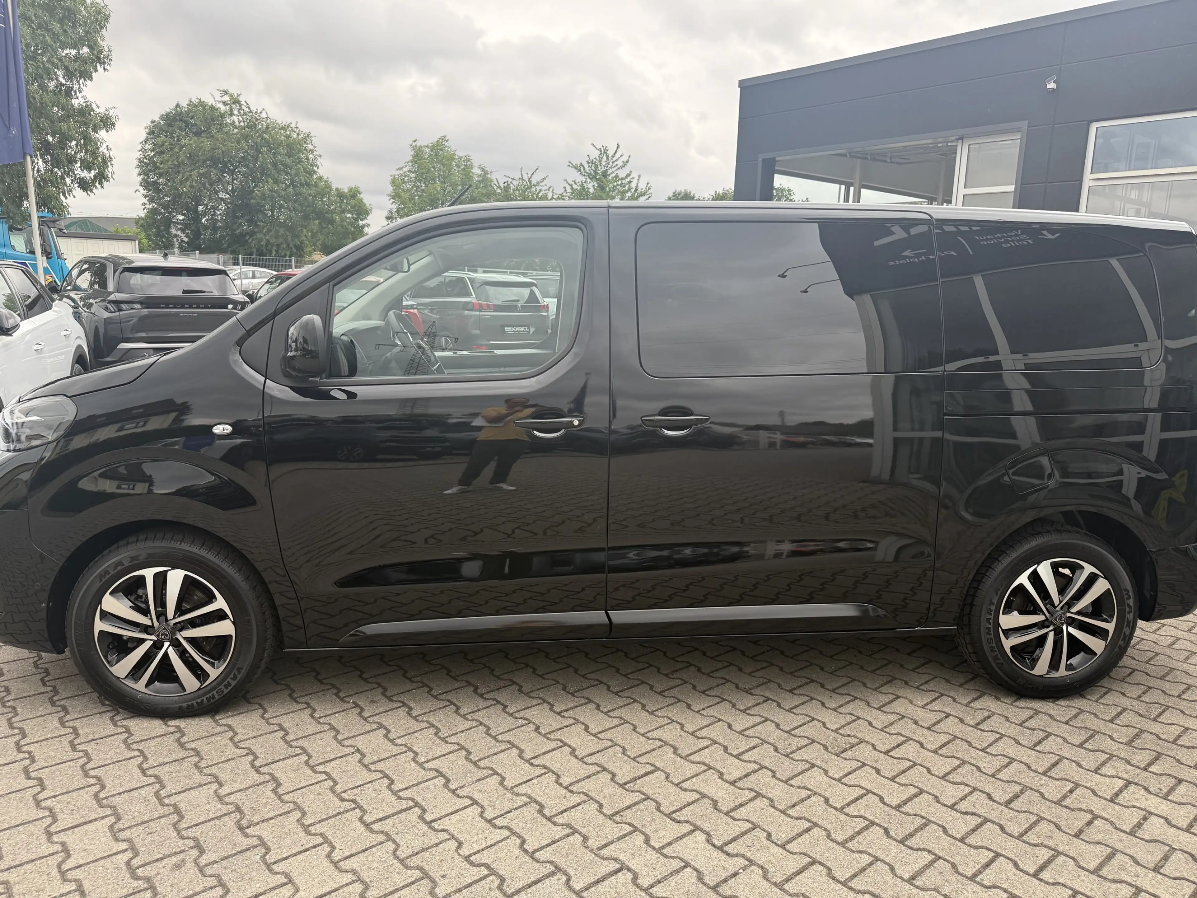 Peugeot Traveller L2 BlueHDI 180, ACC, el. Schiebetüren, AHK, uvm. — photo 9