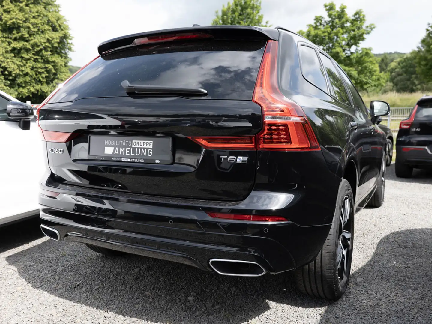 Volvo XC60 T8 R Design Recharge Plug-In Hybrid AWD Schwarz - 2