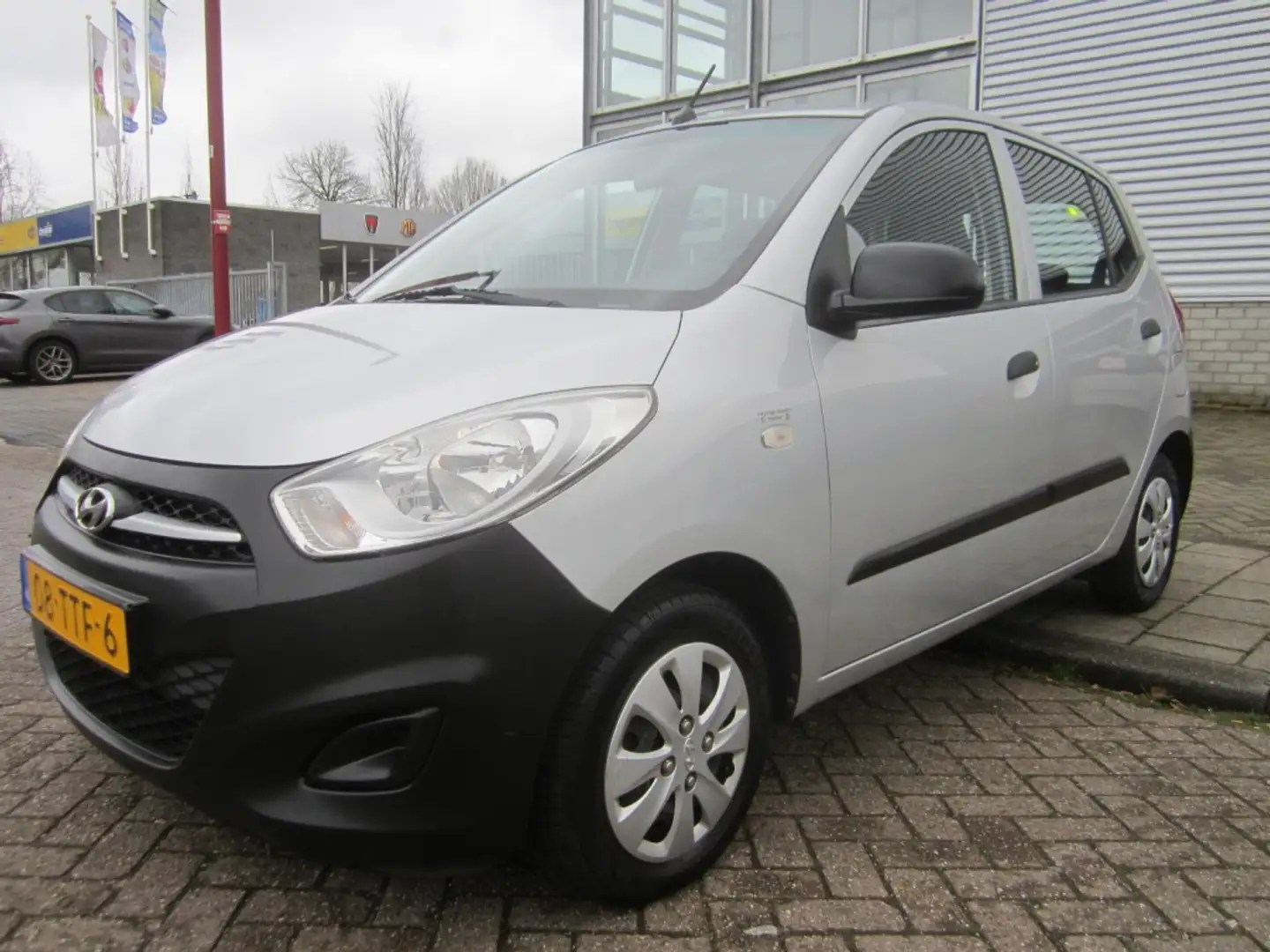 Hyundai i10 1.1 Pure l 5 DRS Grijs - 1