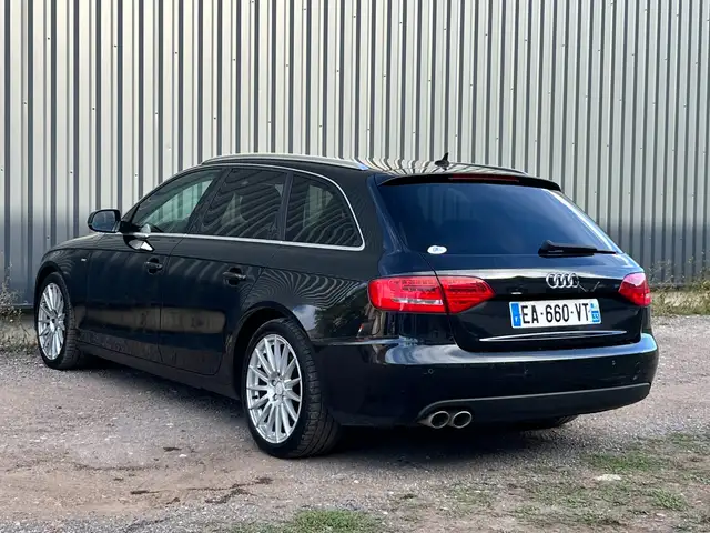 Audi A4 Avant view 2