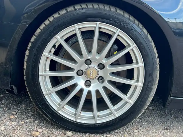 Audi A4 Avant view 6
