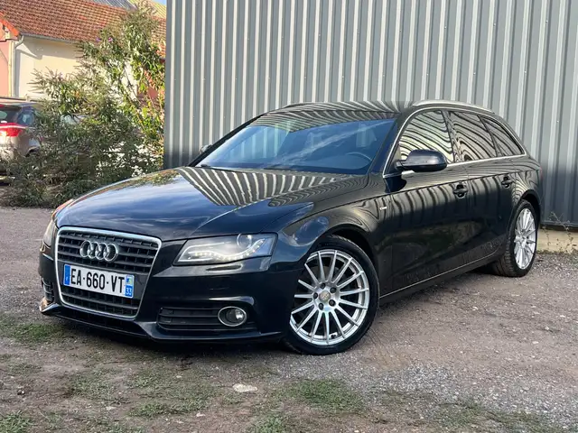 Audi A4 Avant view 4