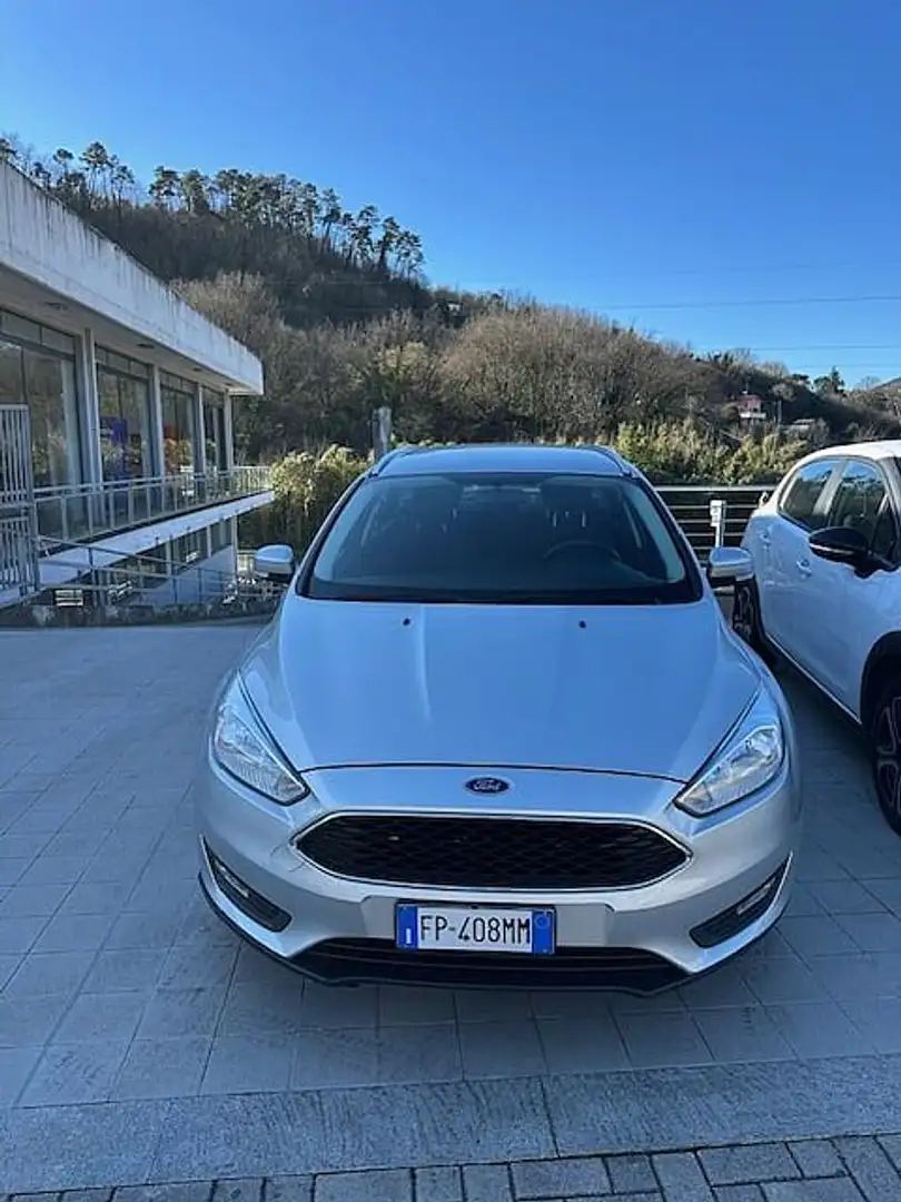 Ford Focus 4ª serie 1.5 EcoBlue 120 CV SW Titanium Plateado - 2