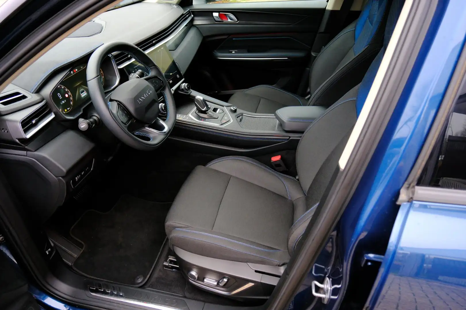 Lynk & Co 01 Hybrid 1.5 Aut. Pano|360 Camera|Apple CarPlay|LMV Albastru - 2