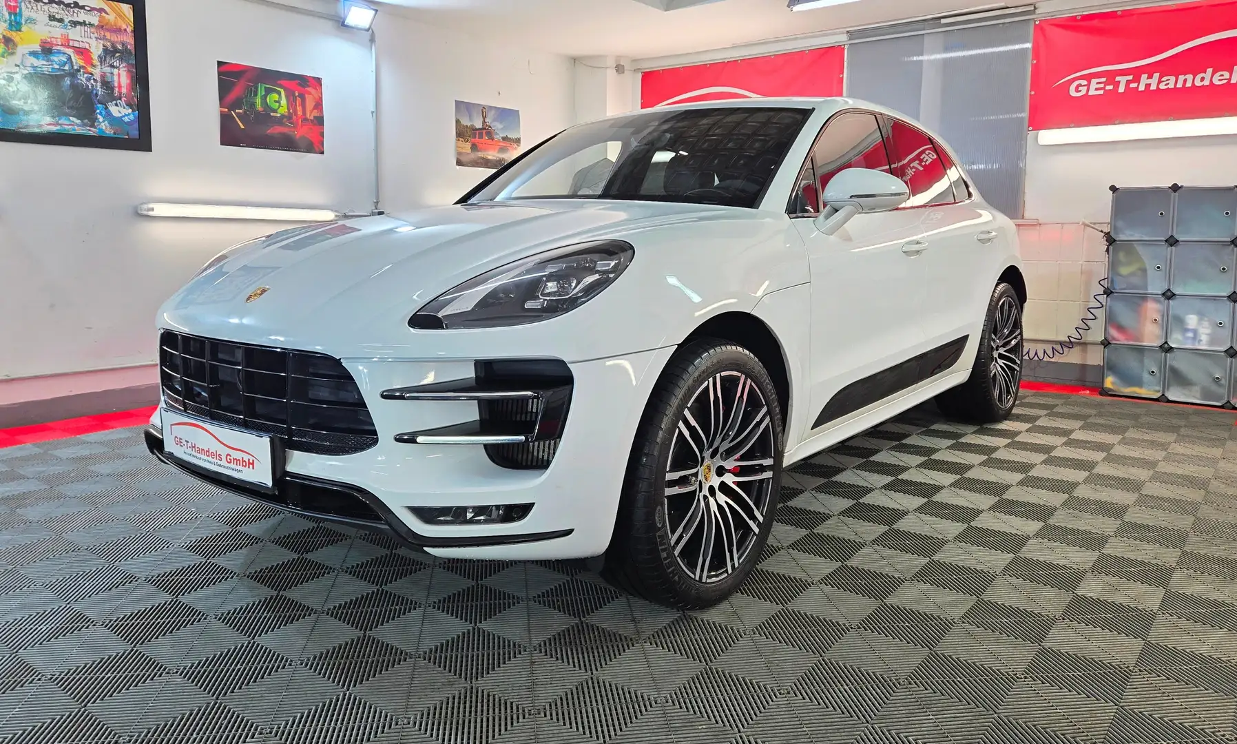 Porsche Macan Turbo Perform. Carbon Pak mit 441Ps Approved Gar. Weiß - 1