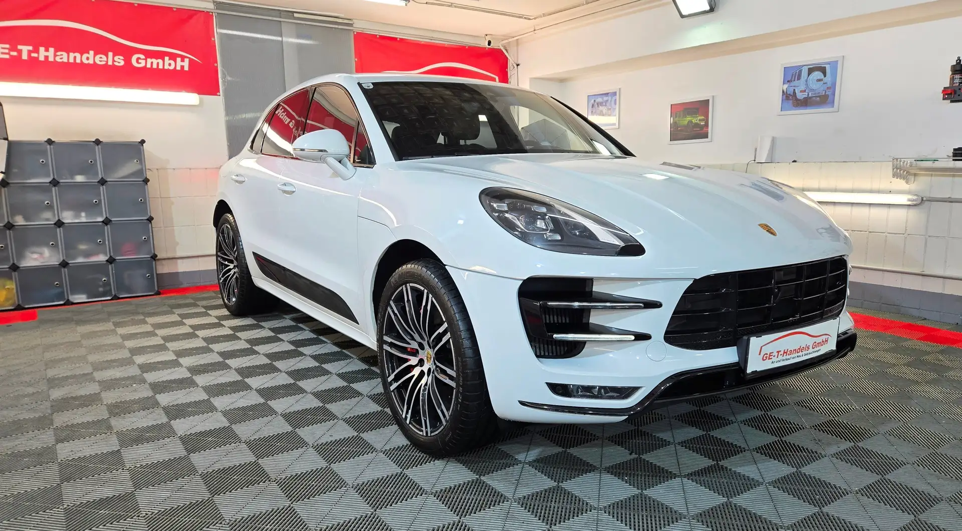 Porsche Macan Turbo Perform. Carbon Pak mit 441Ps Approved Gar. Weiß - 2