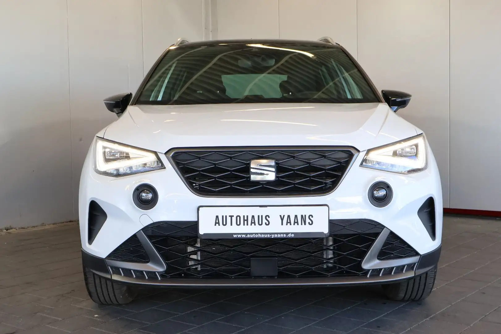 SEAT Arona FR 1.0 TSI AID+CARPLAY+LANE+PDC+LED+17" Weiß - 2