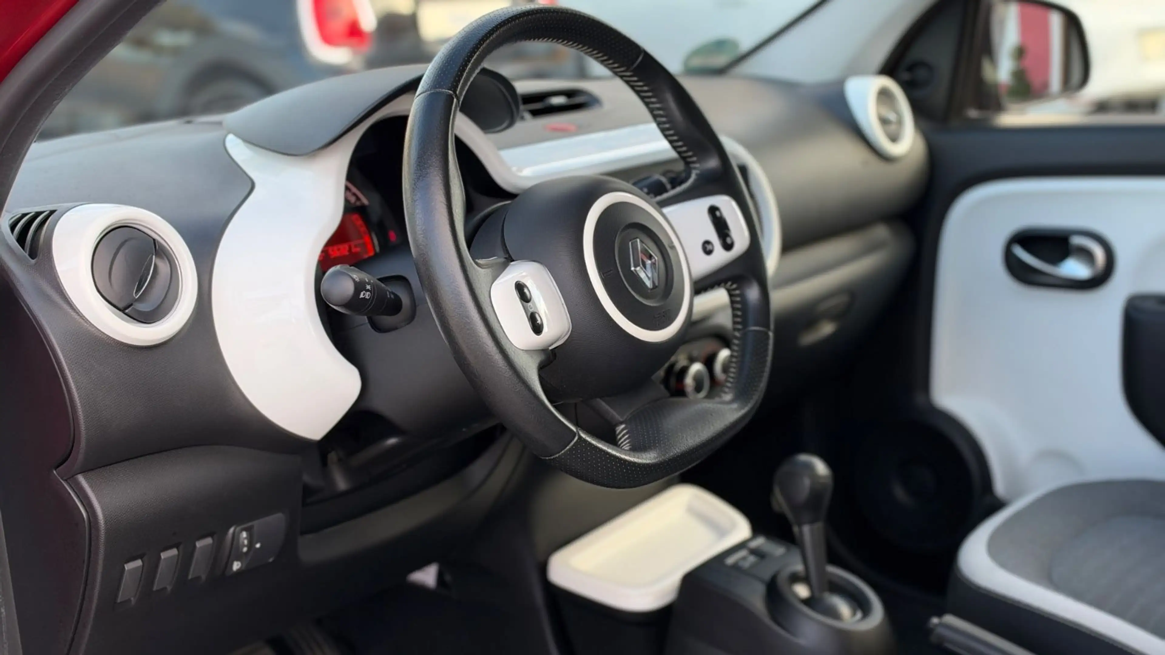 Renault Twingo SCe 70 EDC Limited — photo 10