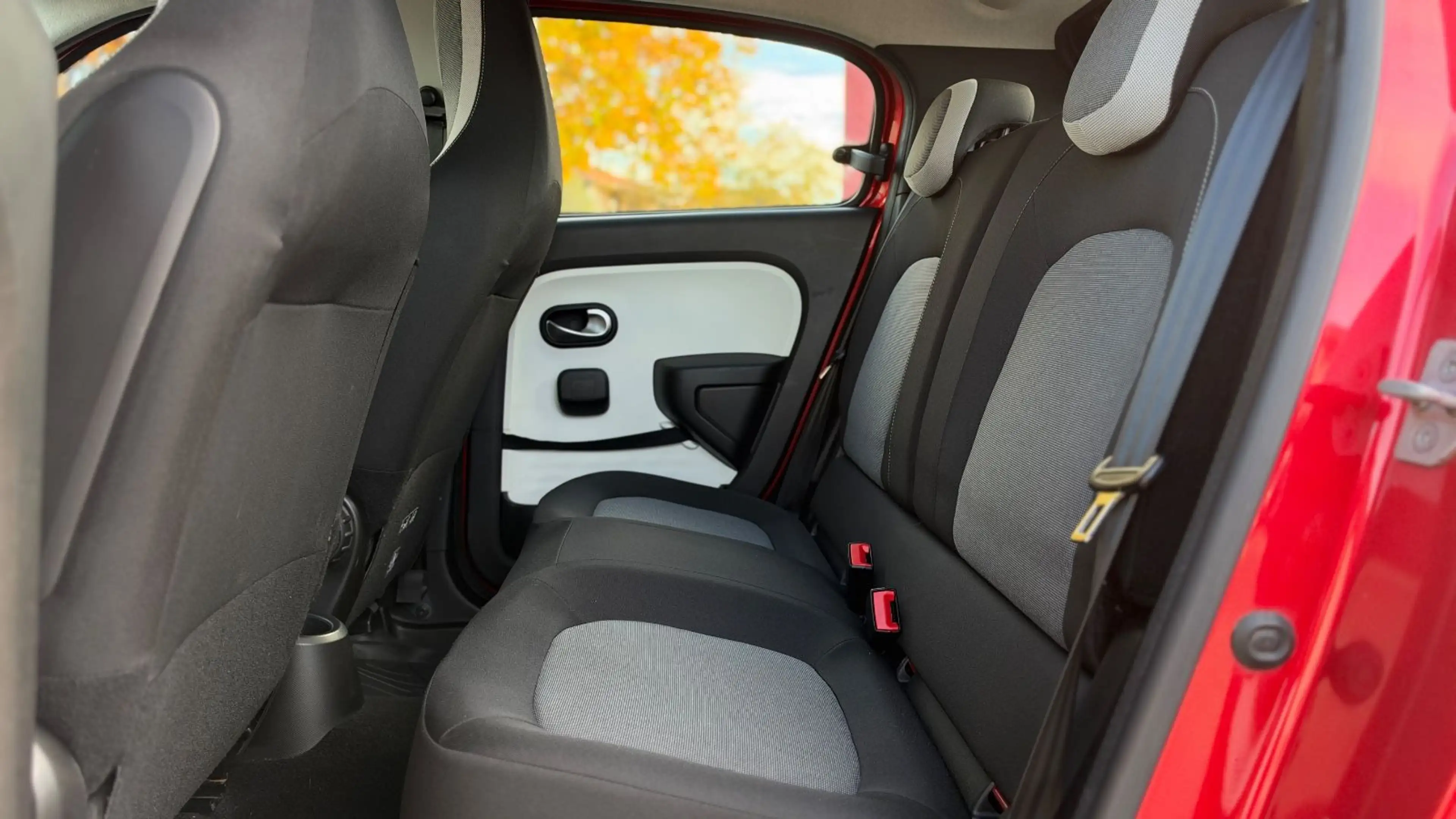 Renault Twingo SCe 70 EDC Limited — photo 15