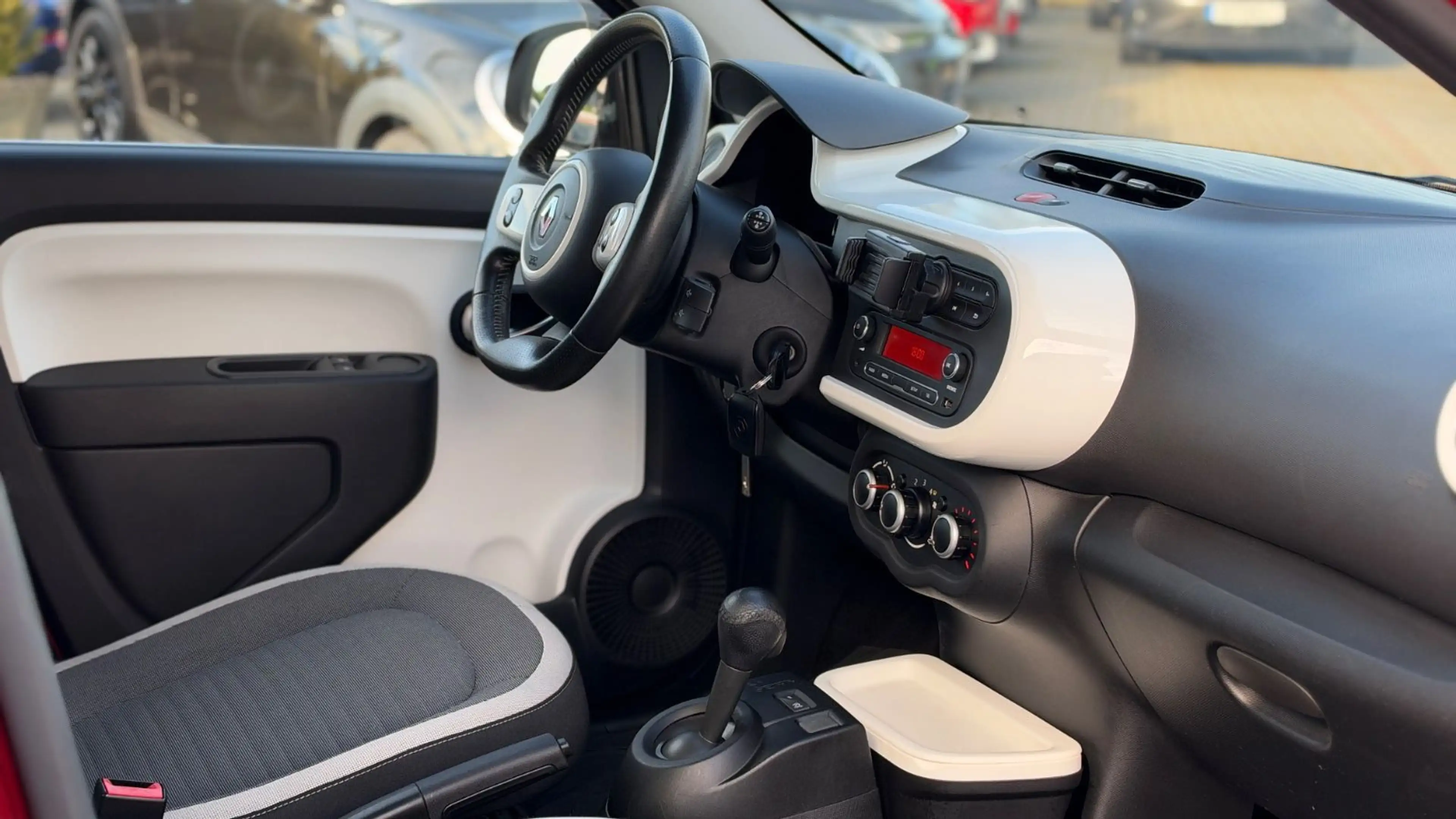 Renault Twingo SCe 70 EDC Limited — photo 14