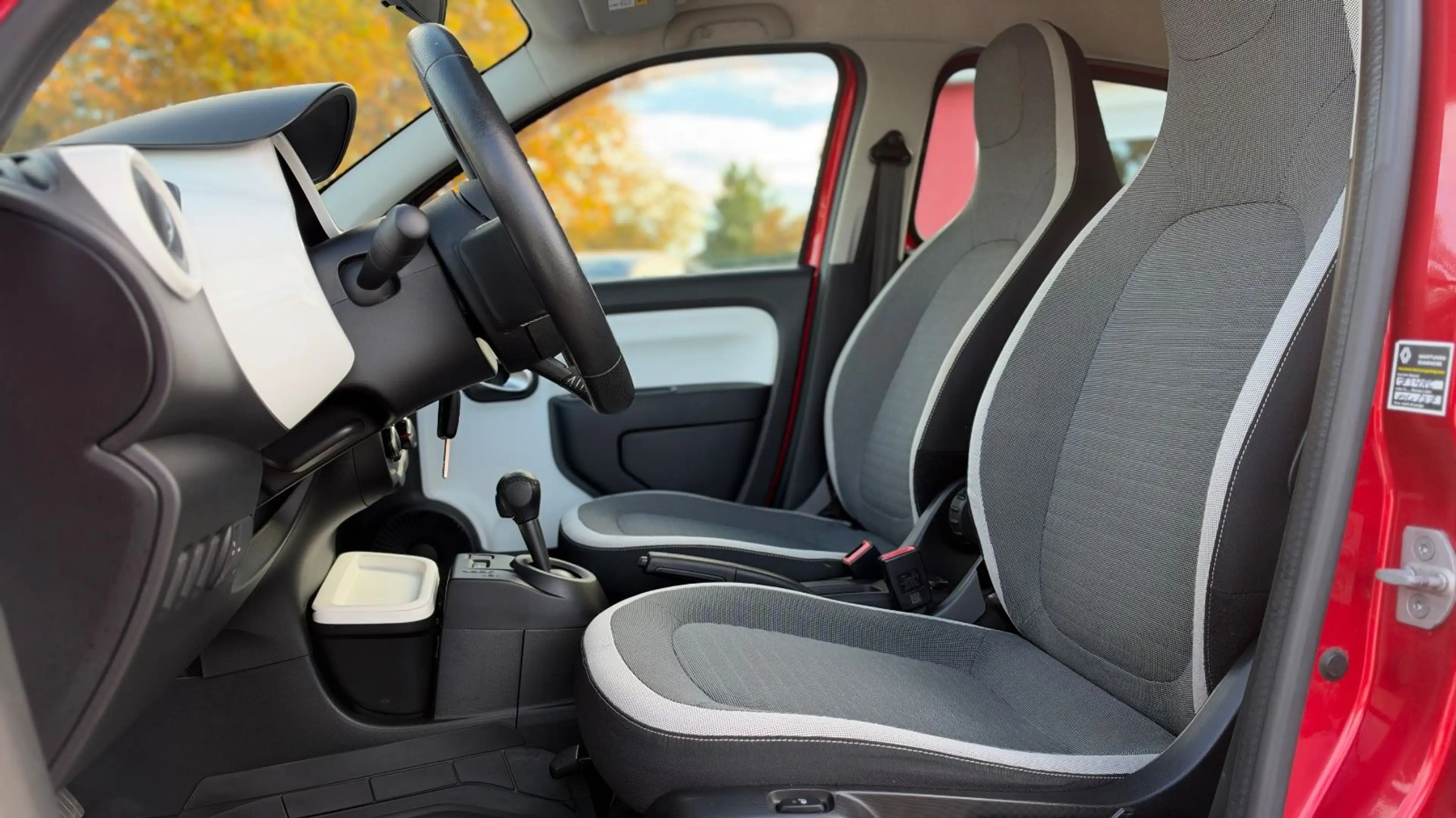 Renault Twingo SCe 70 EDC Limited — photo 11