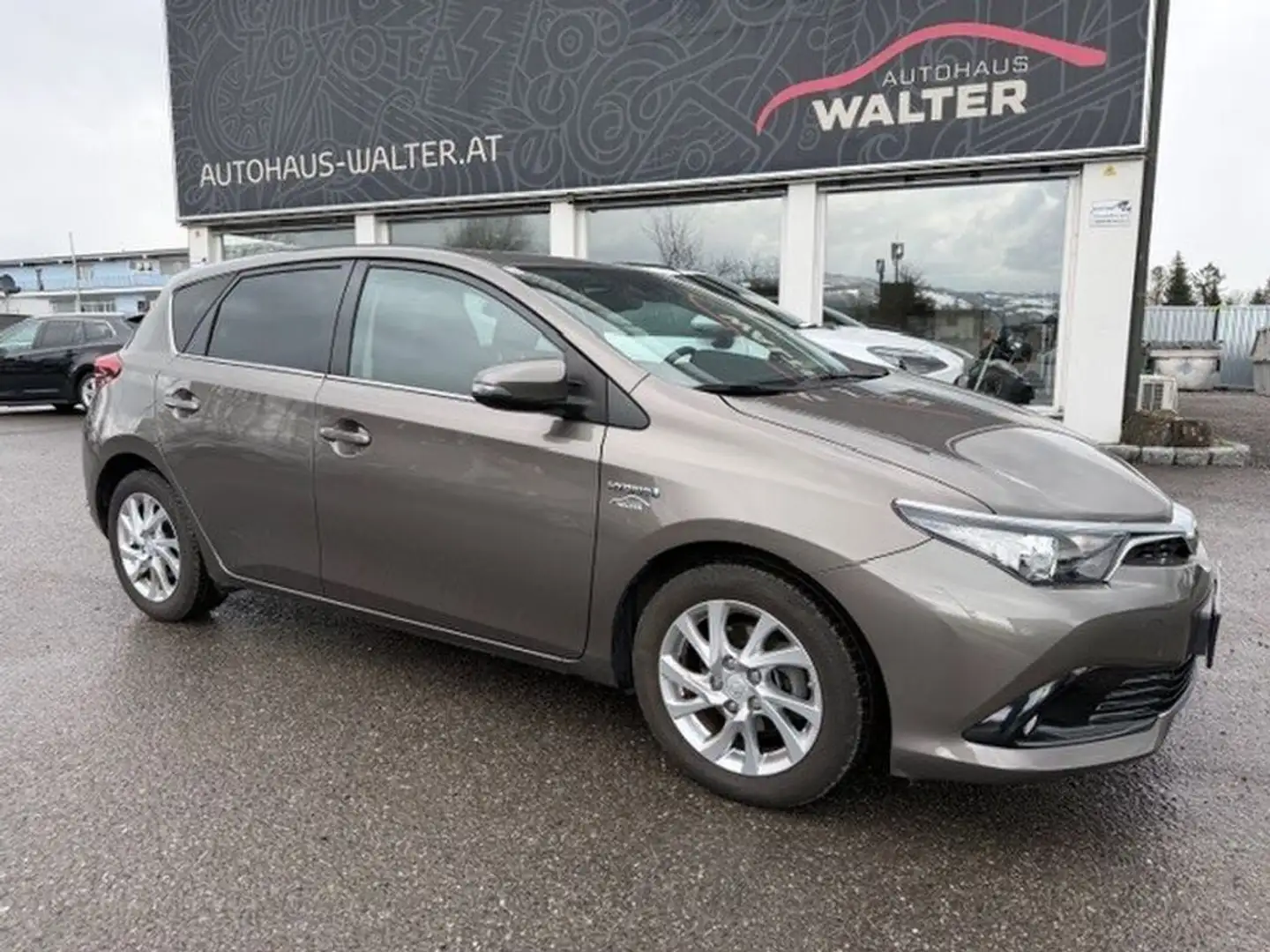 Toyota Auris 1,8 VVT-i Hybrid Edition 45 Grau - 1