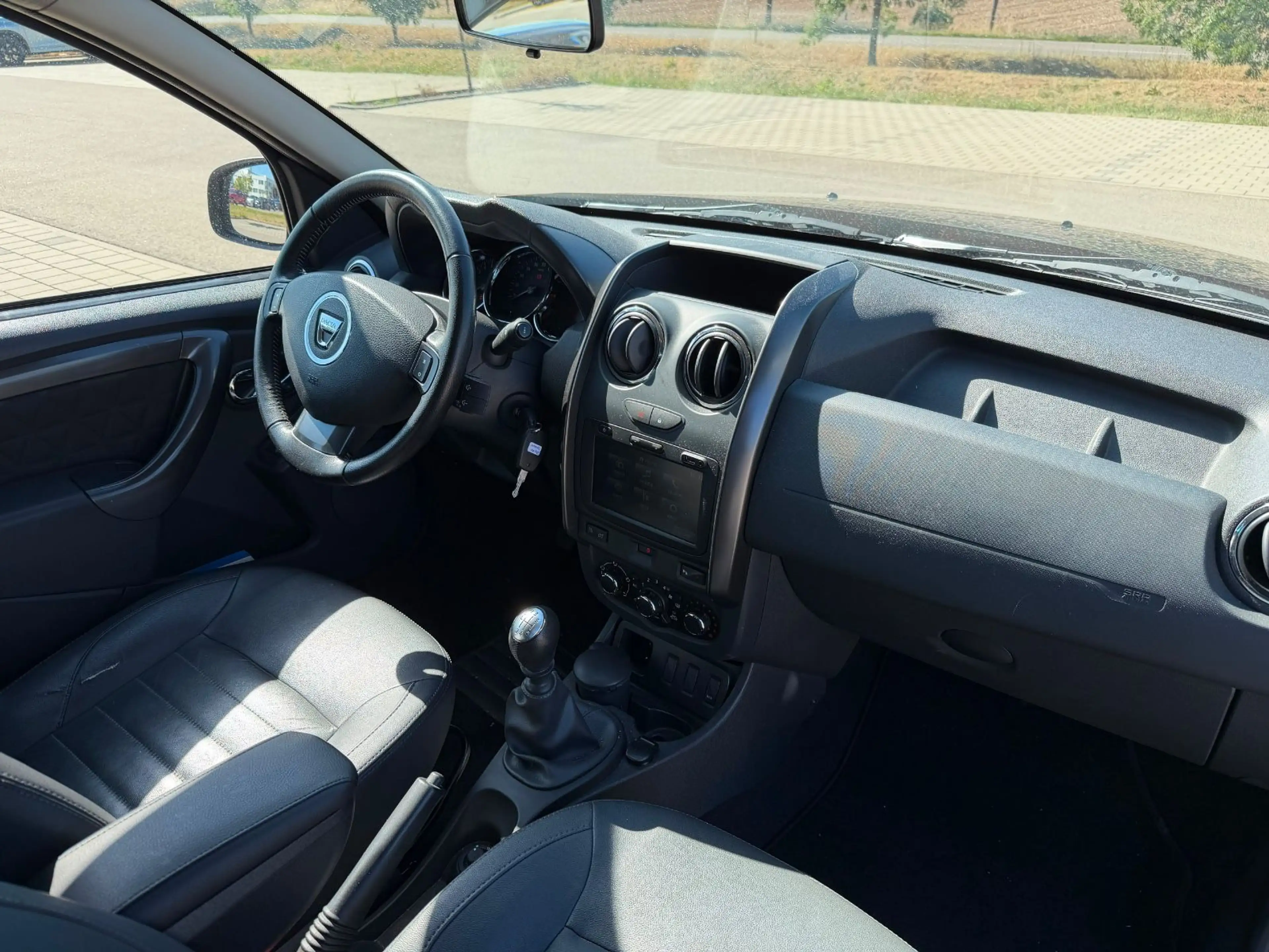 Dacia Duster I Prestige 4x2*NAVI*LEDER*PDC*KLIMA*TÜV* — photo 11