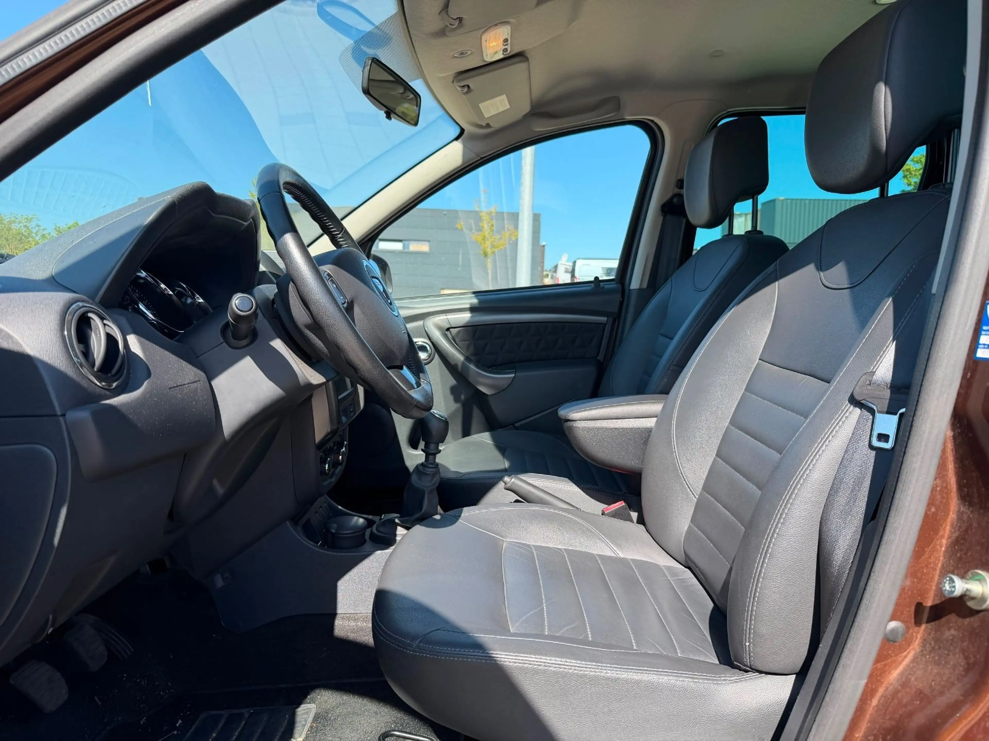 Dacia Duster I Prestige 4x2*NAVI*LEDER*PDC*KLIMA*TÜV* — photo 13