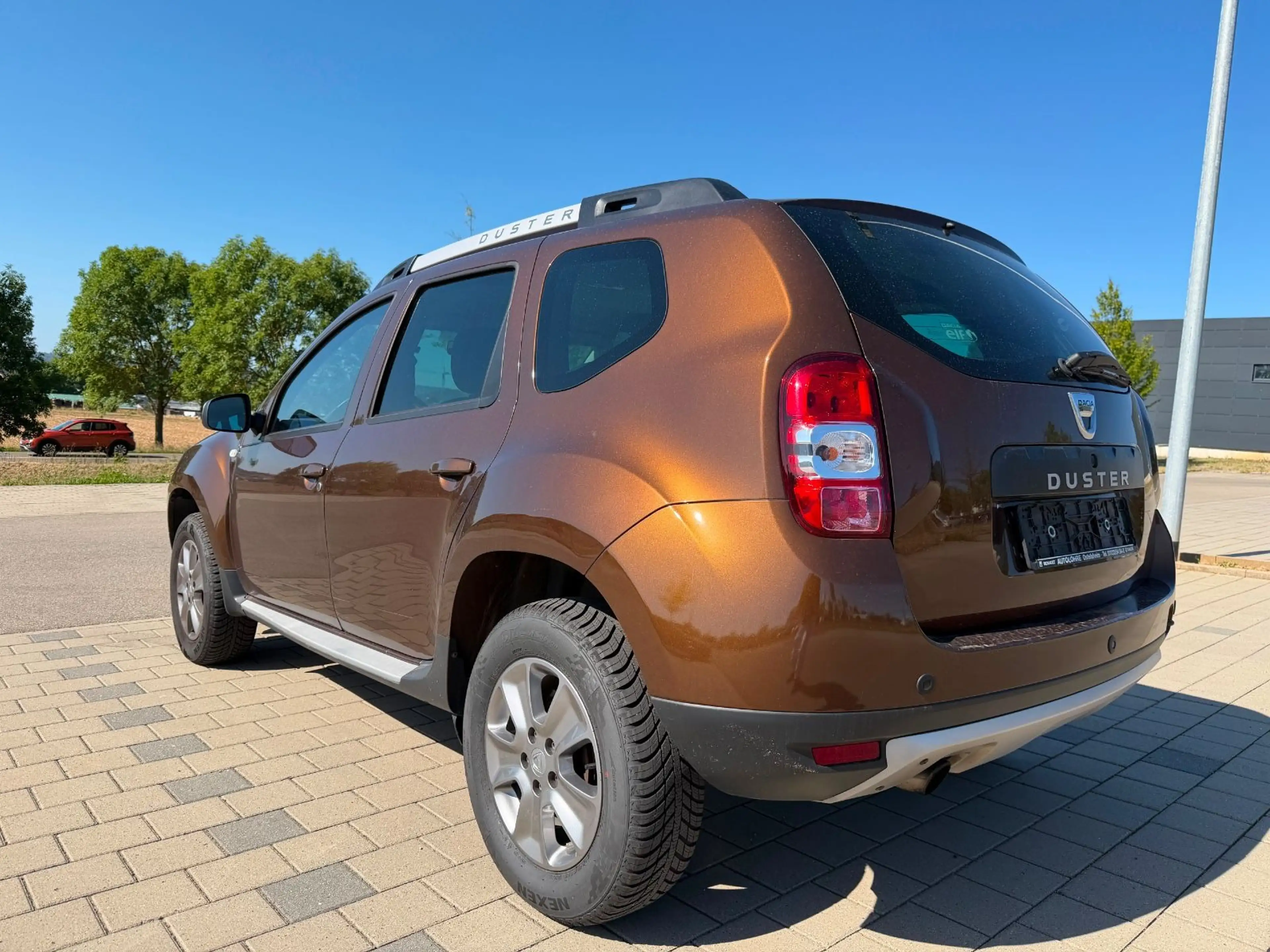 Dacia Duster I Prestige 4x2*NAVI*LEDER*PDC*KLIMA*TÜV* — photo 3