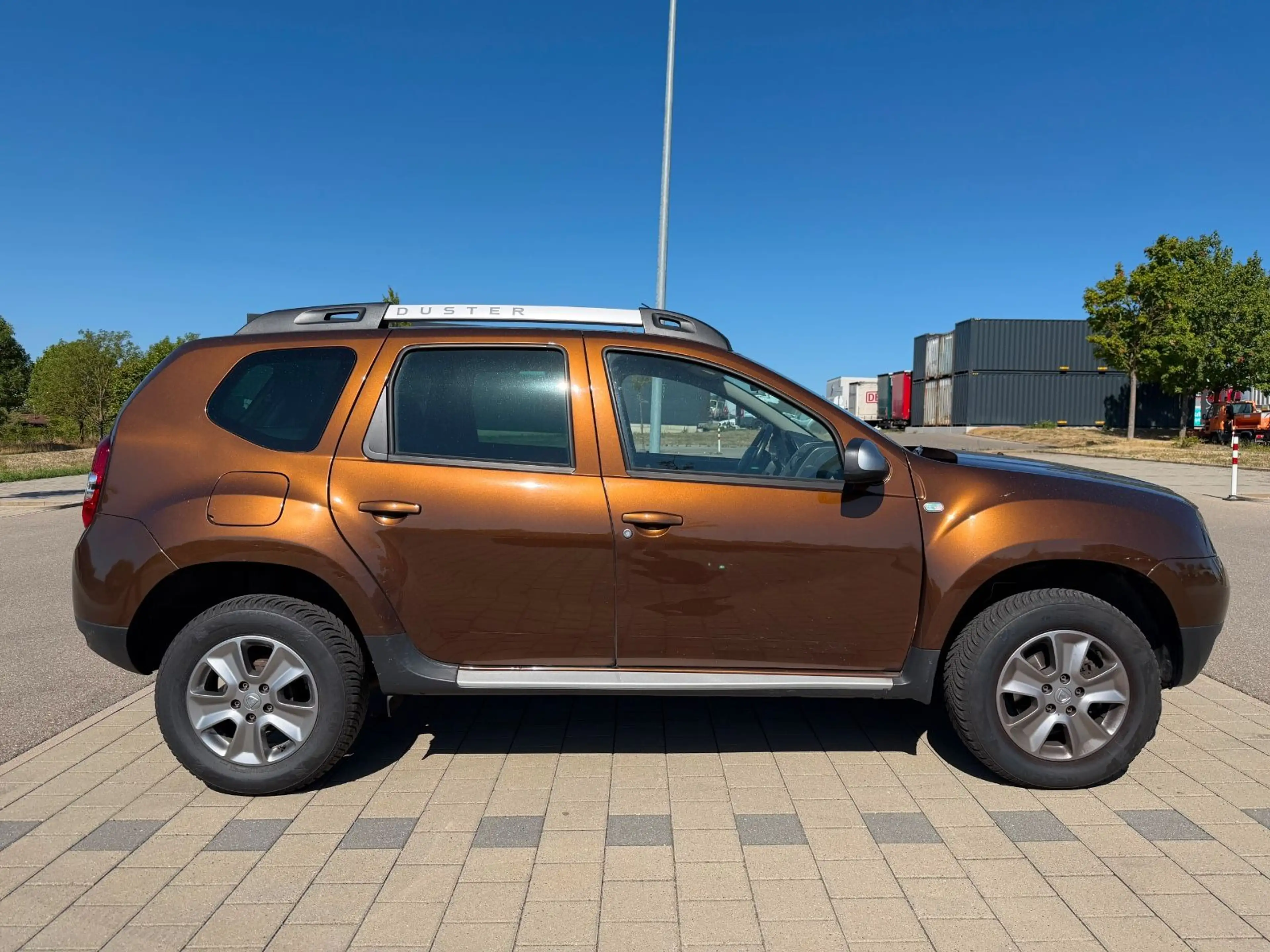 Dacia Duster I Prestige 4x2*NAVI*LEDER*PDC*KLIMA*TÜV* — photo 7