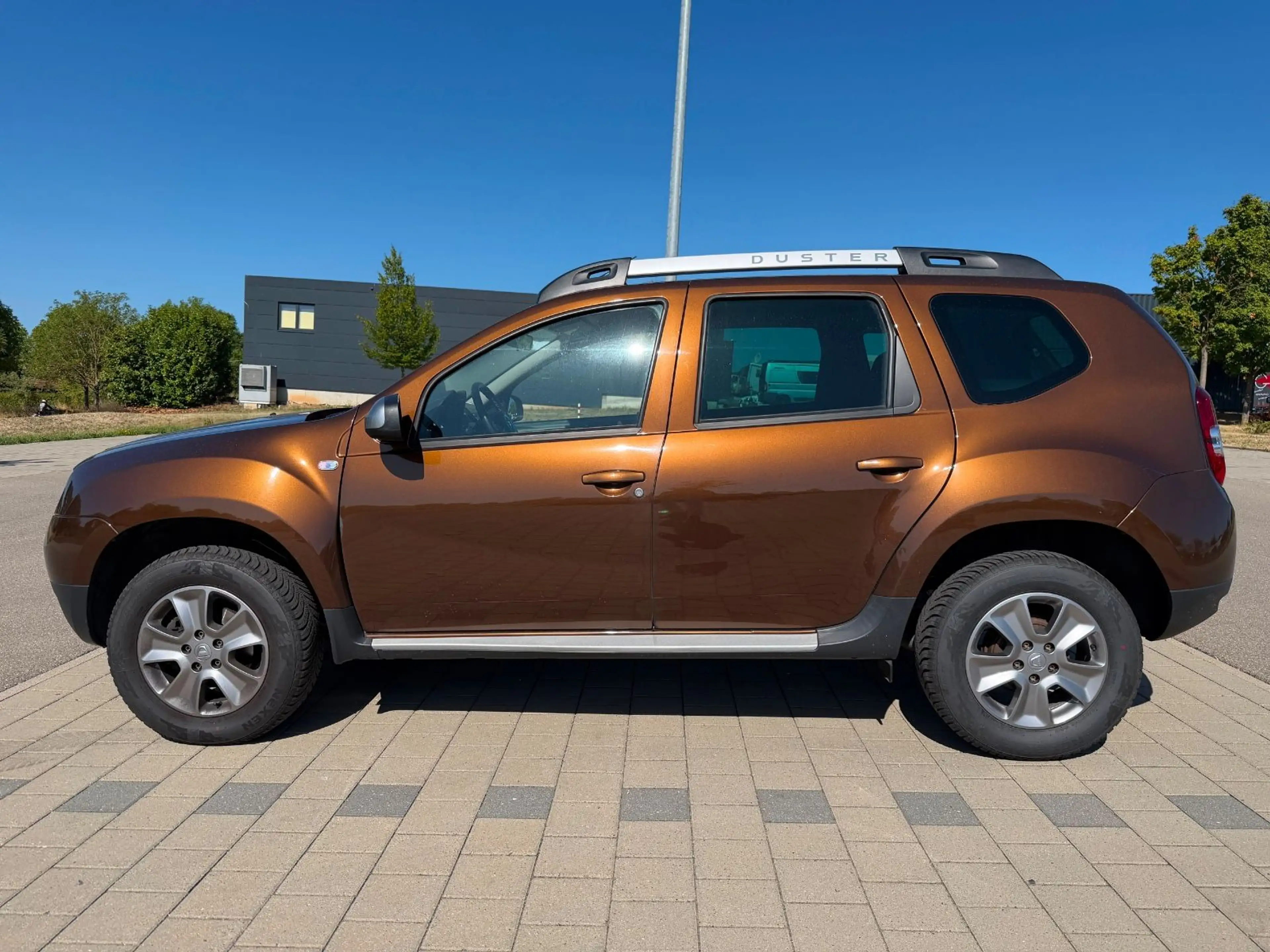 Dacia Duster I Prestige 4x2*NAVI*LEDER*PDC*KLIMA*TÜV* — photo 8