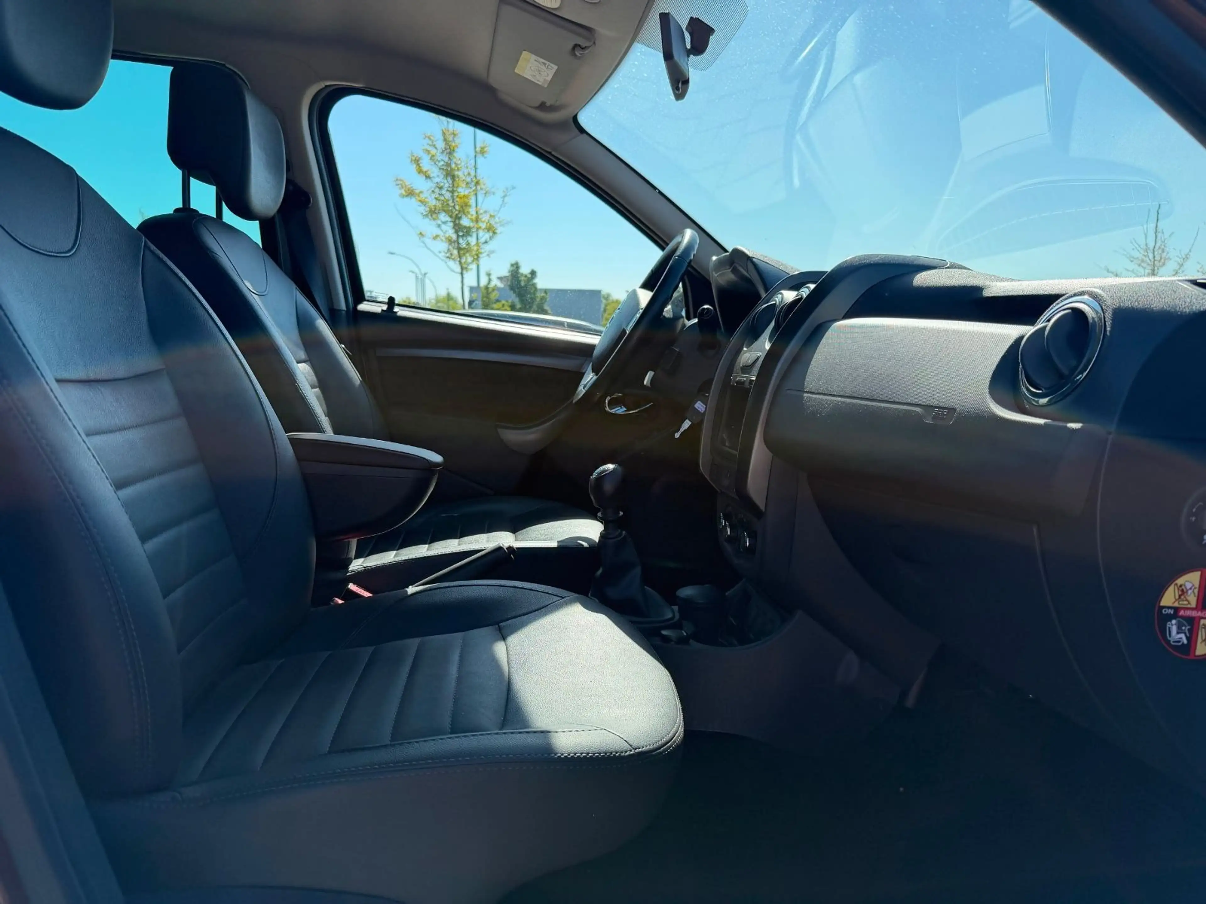 Dacia Duster I Prestige 4x2*NAVI*LEDER*PDC*KLIMA*TÜV* — photo 12