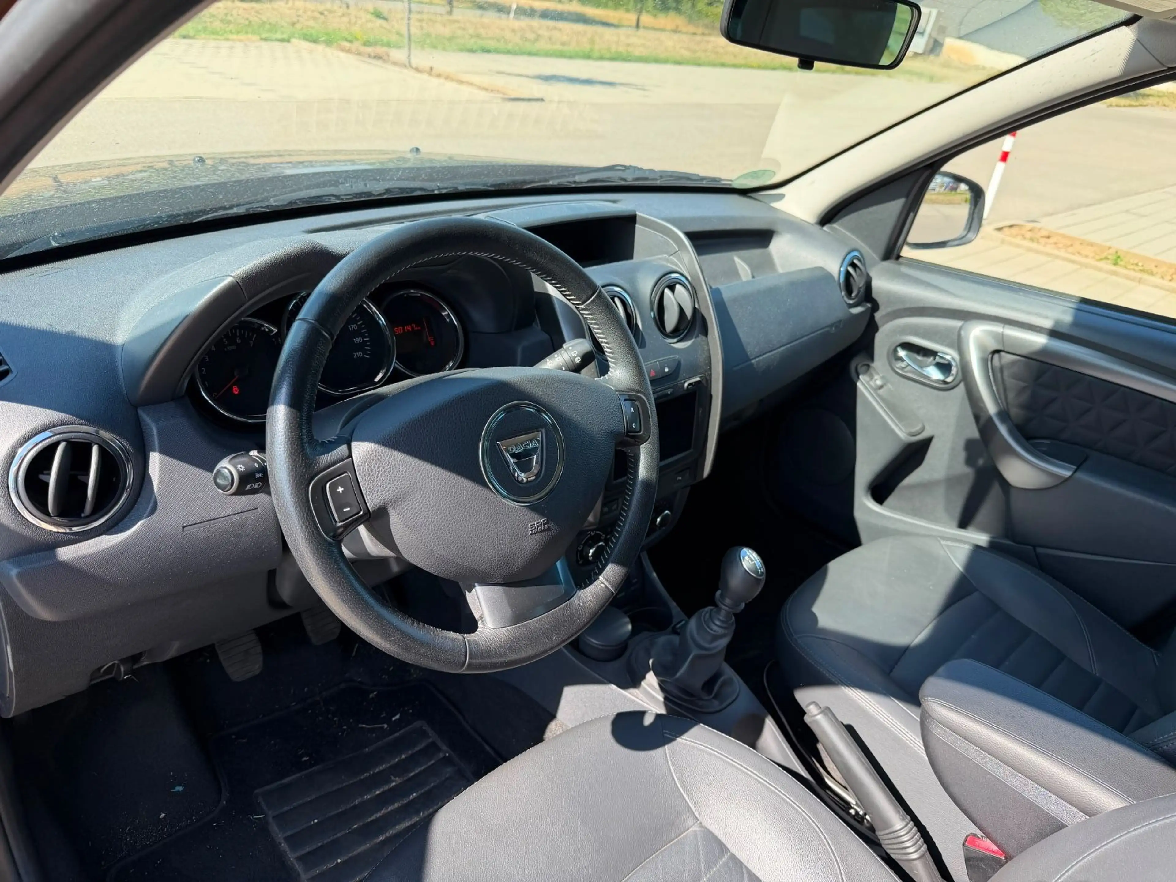Dacia Duster I Prestige 4x2*NAVI*LEDER*PDC*KLIMA*TÜV* — photo 10