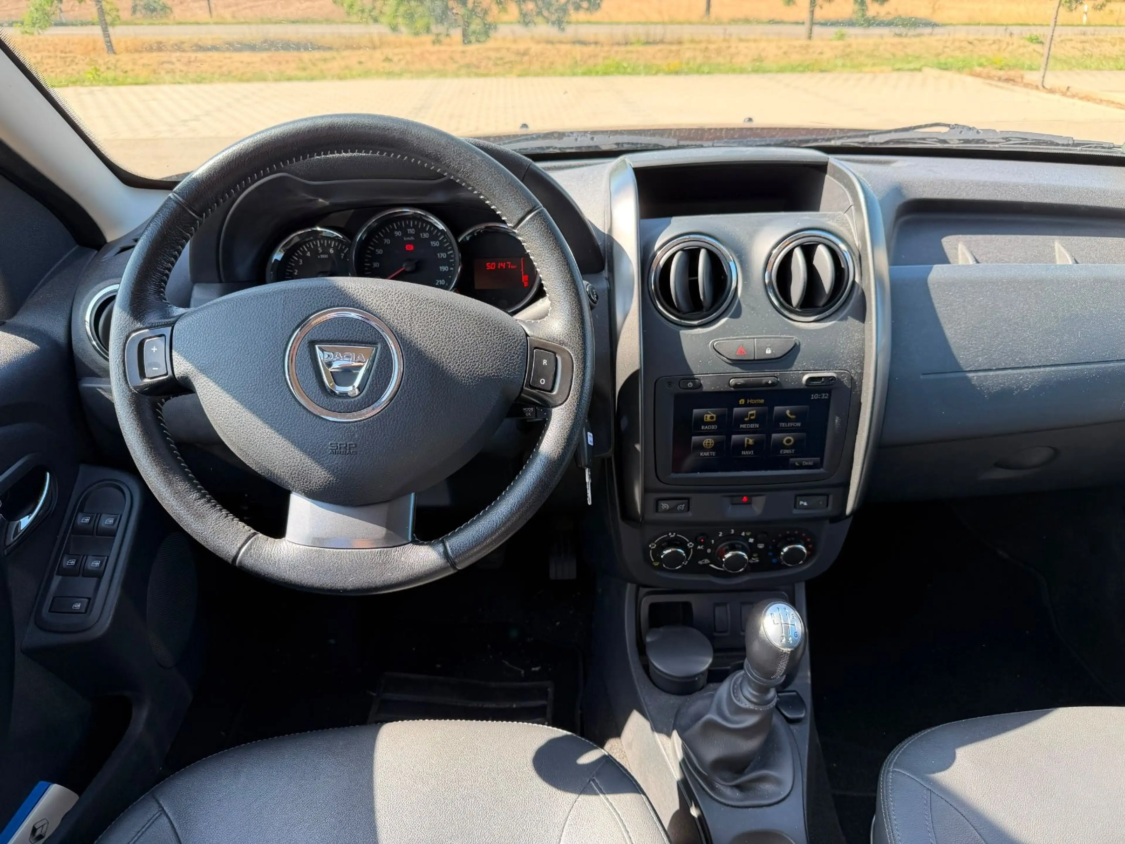 Dacia Duster I Prestige 4x2*NAVI*LEDER*PDC*KLIMA*TÜV* — photo 9