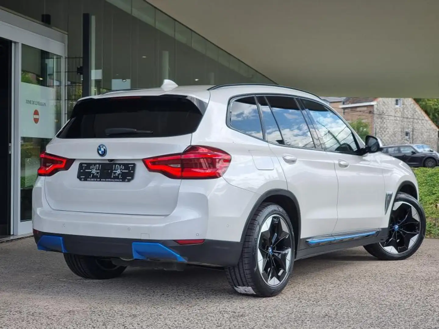 BMW iX3 Impressive Wit - 2