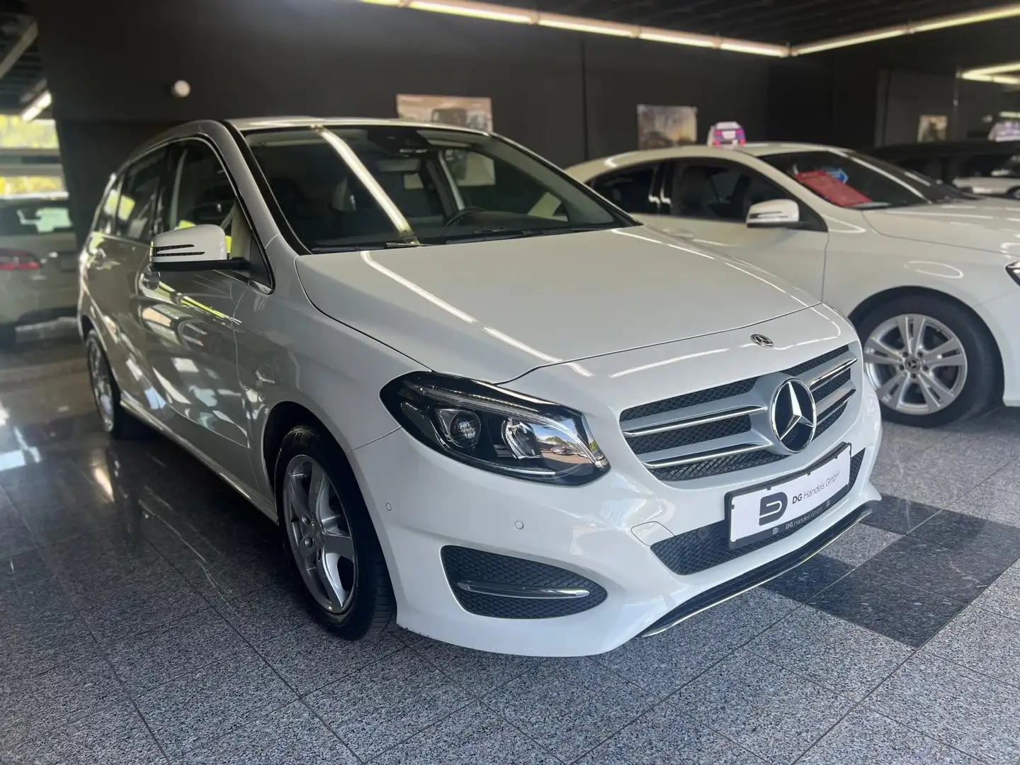 Mercedes-Benz B 200 B 200 Urban Style Edition (nur 37TKM,NAVI,PDC) Bianco - 2