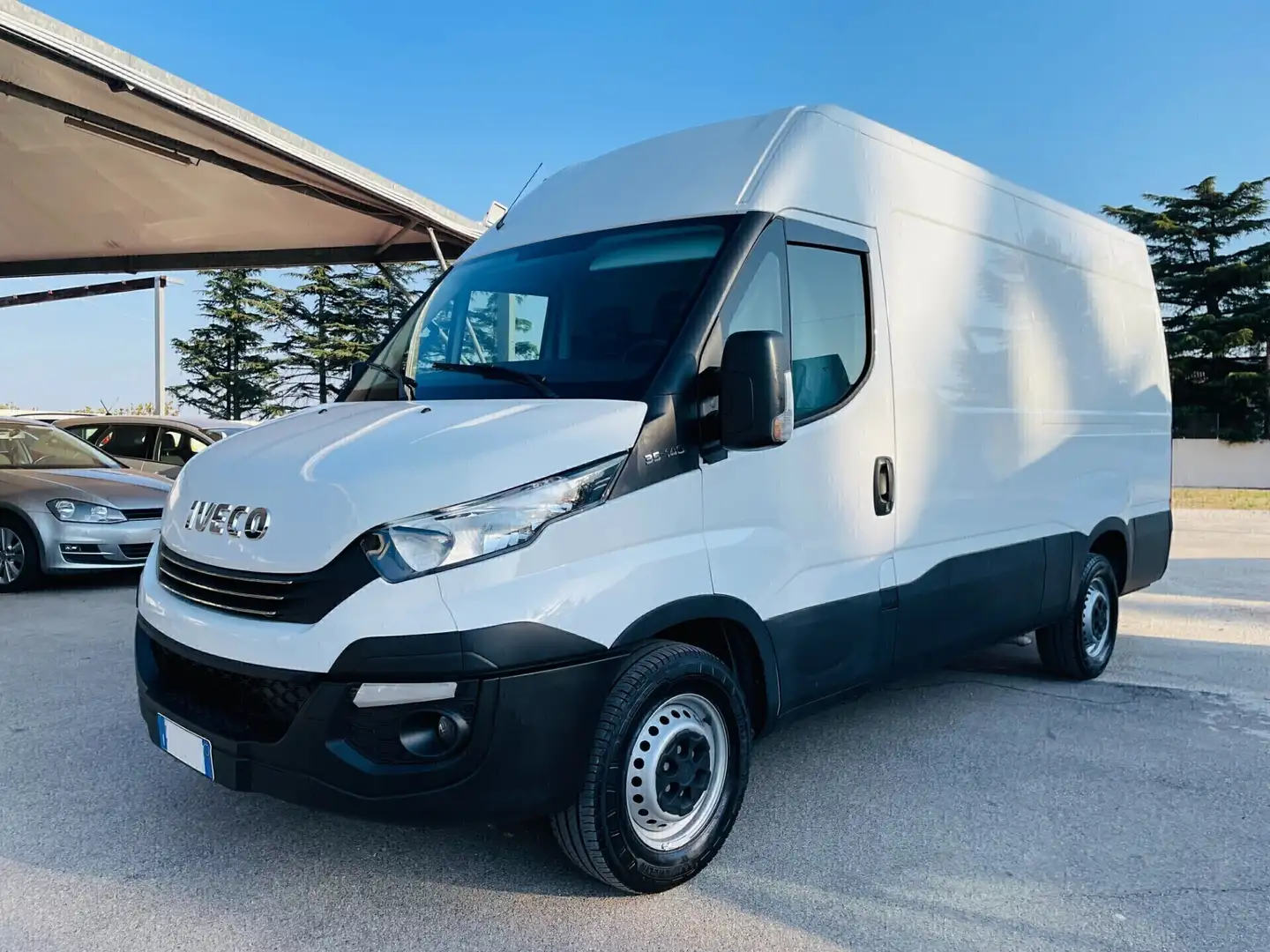 Iveco Daily 35 S14 136CV HI-MATIC L2H2 Blanc - 2